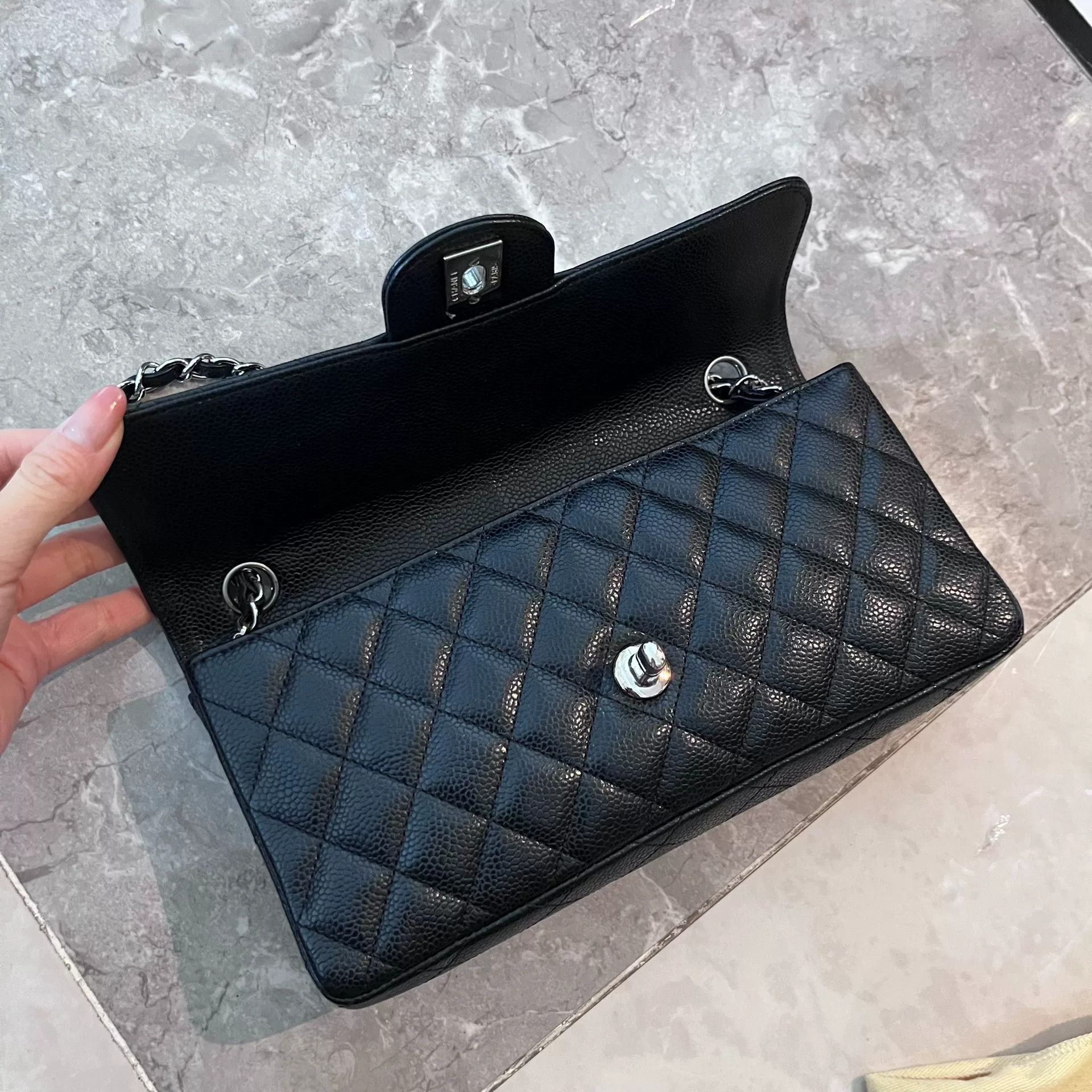Chanel Pre-loved Bag Very good condition Size ONE SIZE - 2 Thumbnail