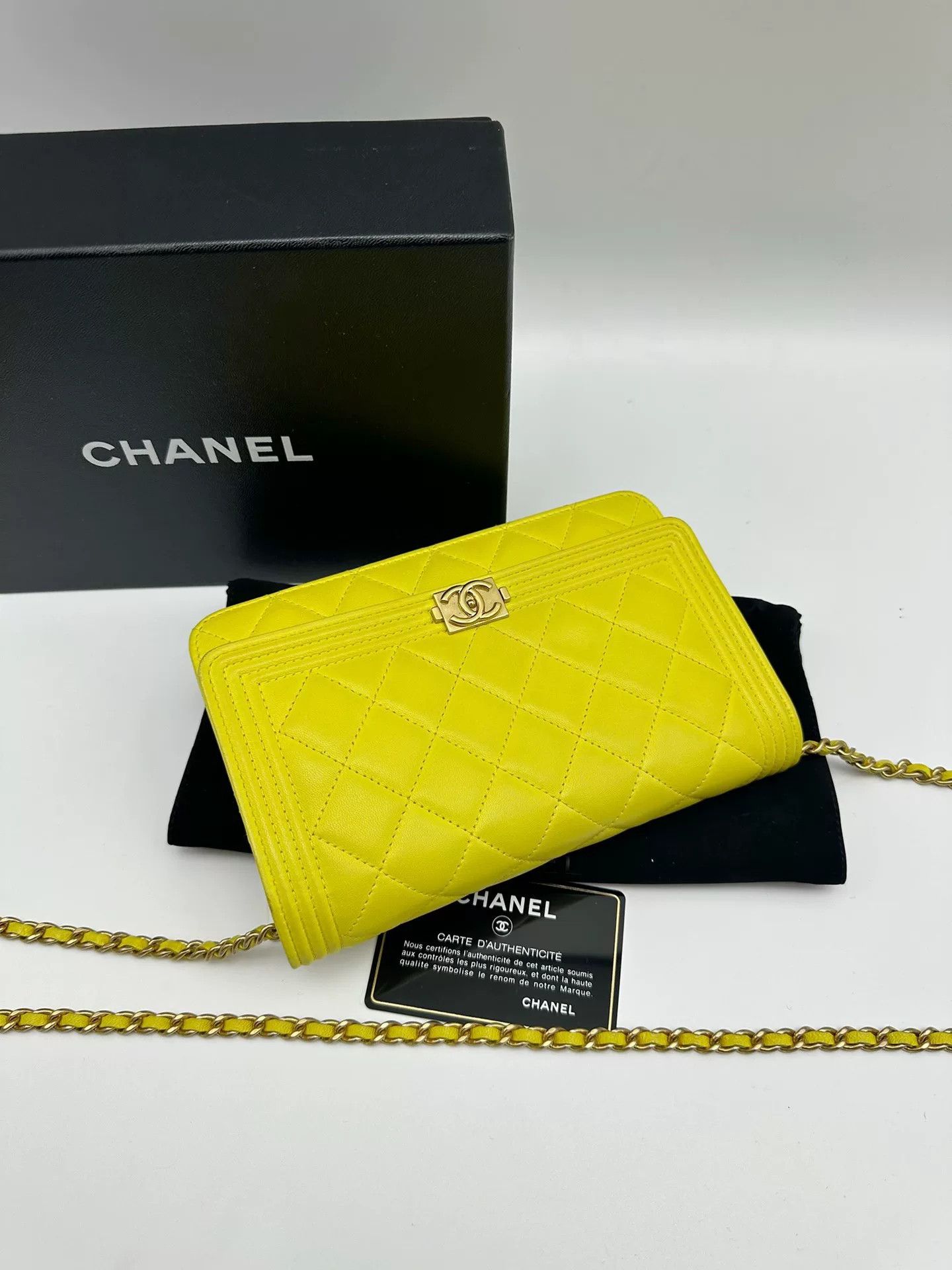 Chanel Pre-loved Bag Very good condition Size ONE SIZE - 5 Thumbnail