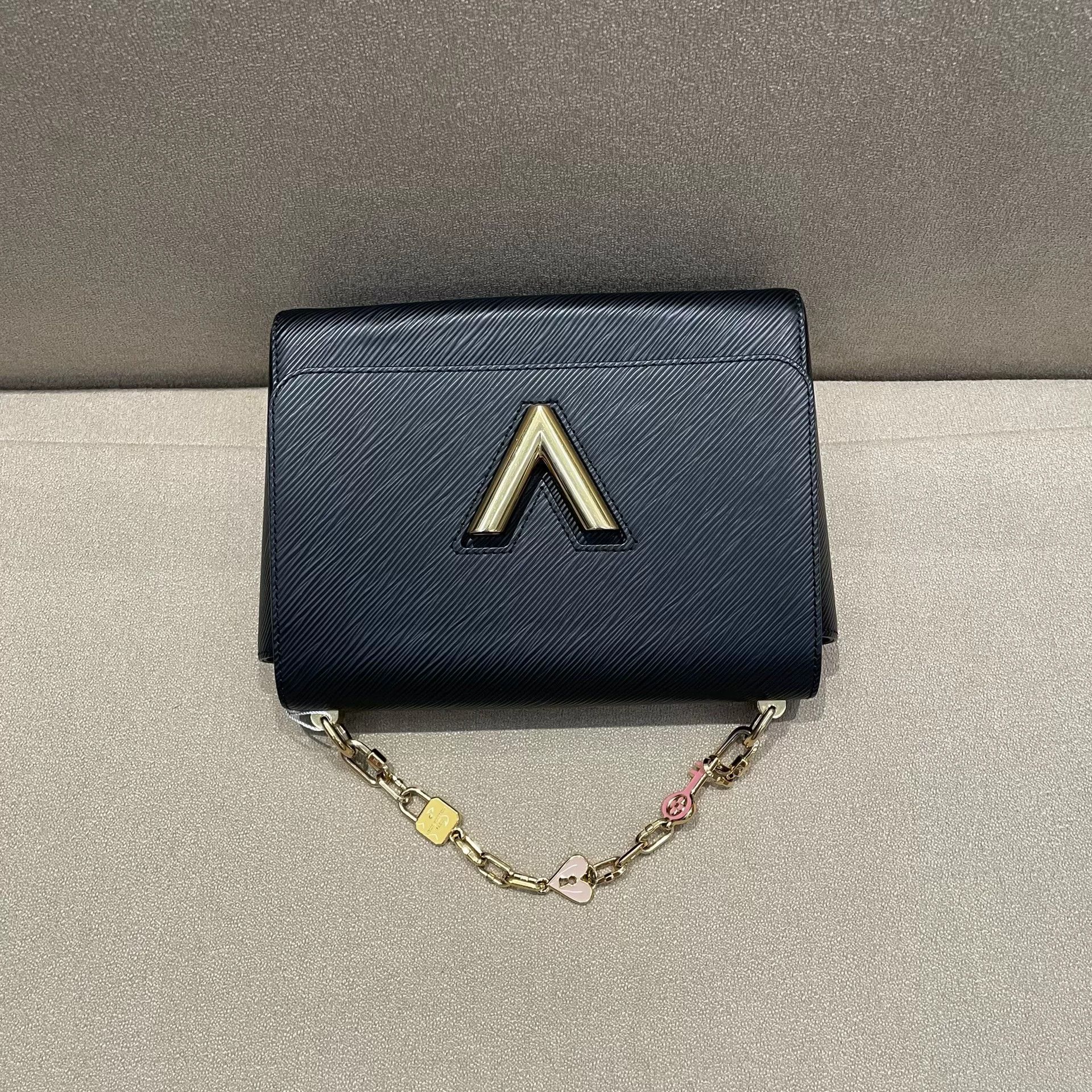 Louis Vuitton Pre-loved Bag Very good condition Size ONE SIZE - 9 Thumbnail