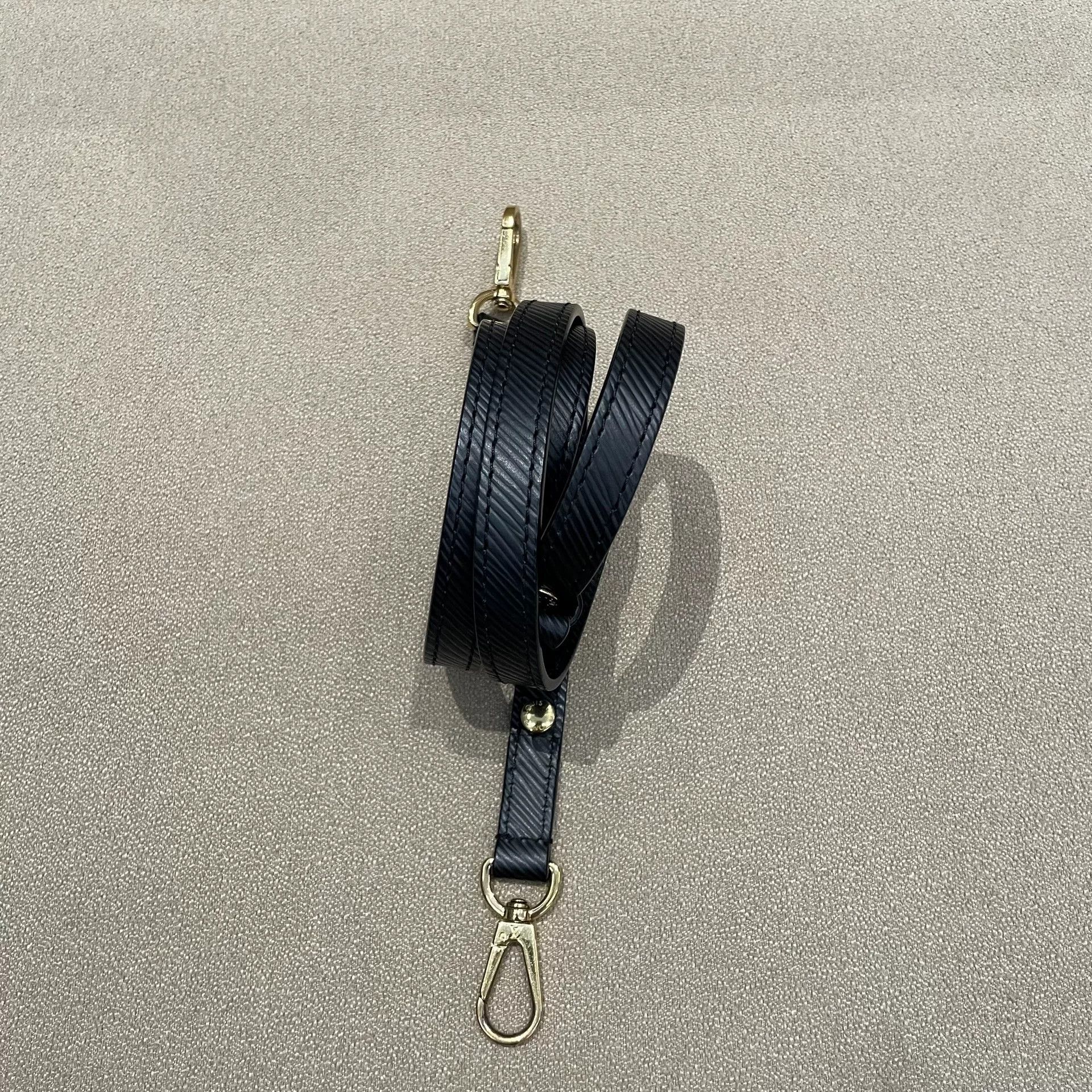 Louis Vuitton Pre-loved Bag Very good condition Size ONE SIZE - 7 Thumbnail