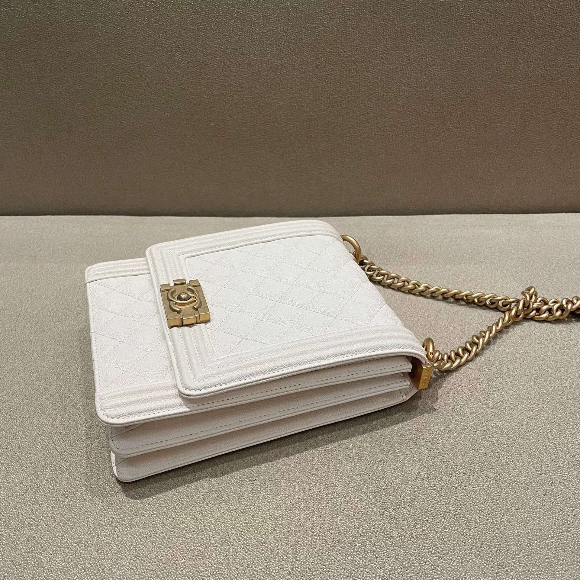 Chanel Pre-loved Bag Very good condition Size ONE SIZE - 4 Thumbnail