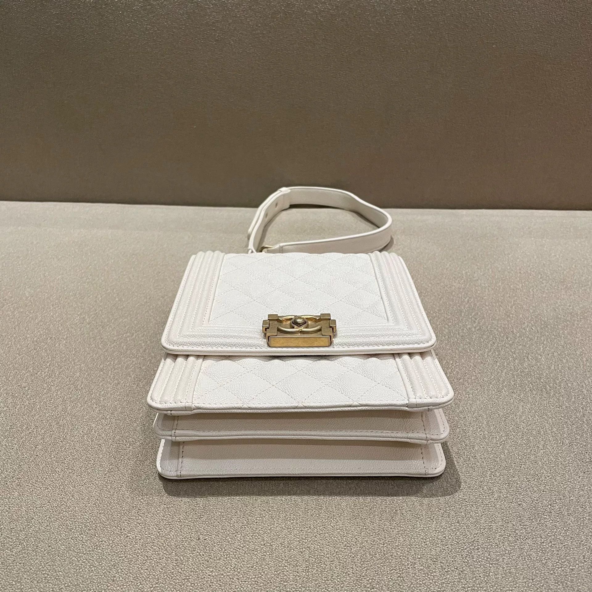 Chanel Pre-loved Bag Very good condition Size ONE SIZE - 6 Thumbnail