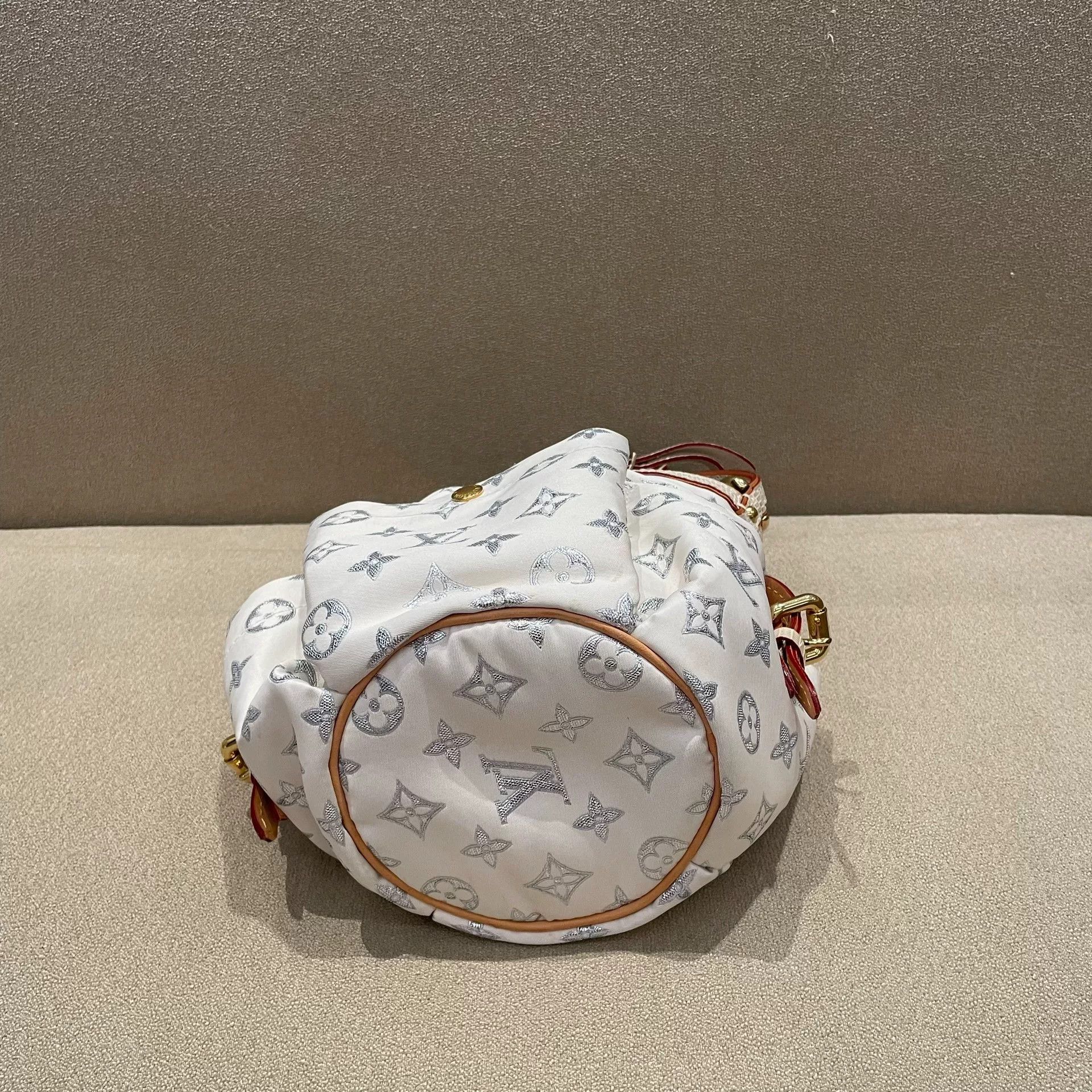 Louis Vuitton Pre-loved Bag Very good condition Size ONE SIZE - 5 Thumbnail