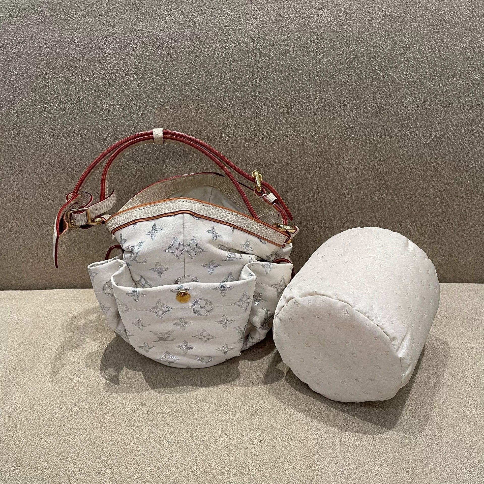 Louis Vuitton Pre-loved Bag Very good condition Size ONE SIZE - 7 Thumbnail