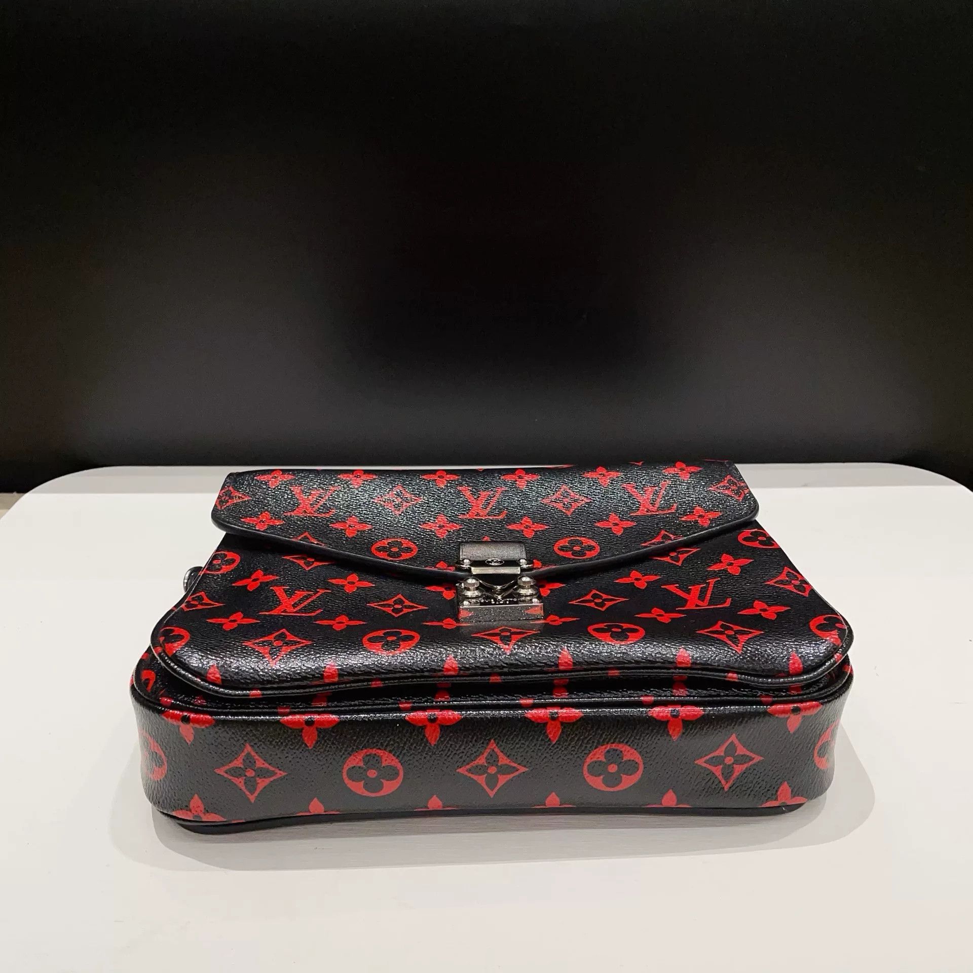 Louis Vuitton Pre-loved Bag Very good condition Size ONE SIZE - 6 Thumbnail