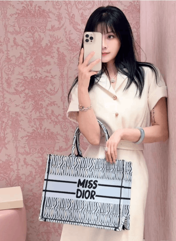 Dior Pre-loved Bag Very good condition Size ONE SIZE - 6 Thumbnail