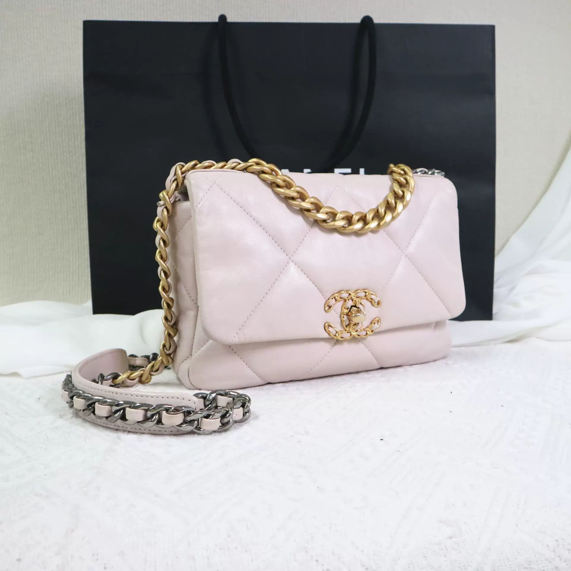 Chanel Pre-loved Bag Very good condition Size ONE SIZE - 2 Thumbnail