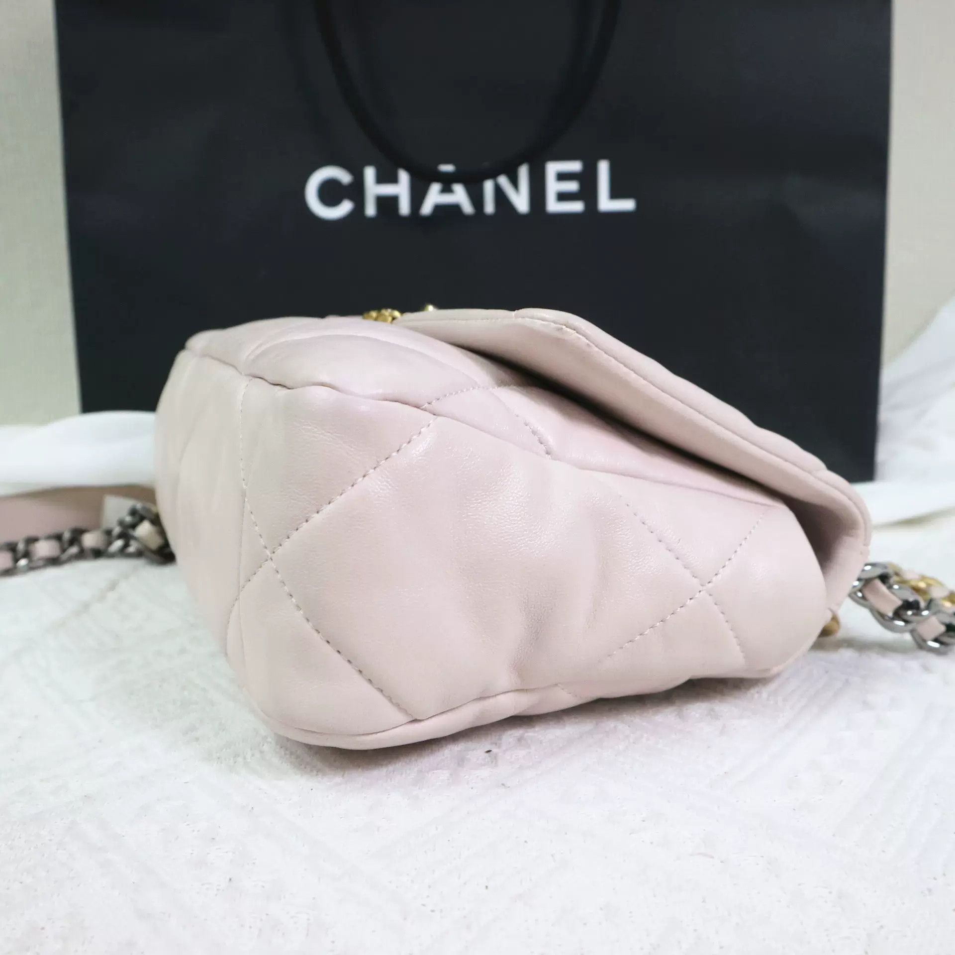 Chanel Pre-loved Bag Very good condition Size ONE SIZE - 4 Thumbnail