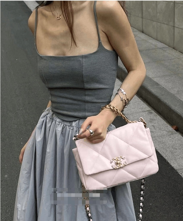Chanel Pre-loved Bag Very good condition Size ONE SIZE - 8 Thumbnail