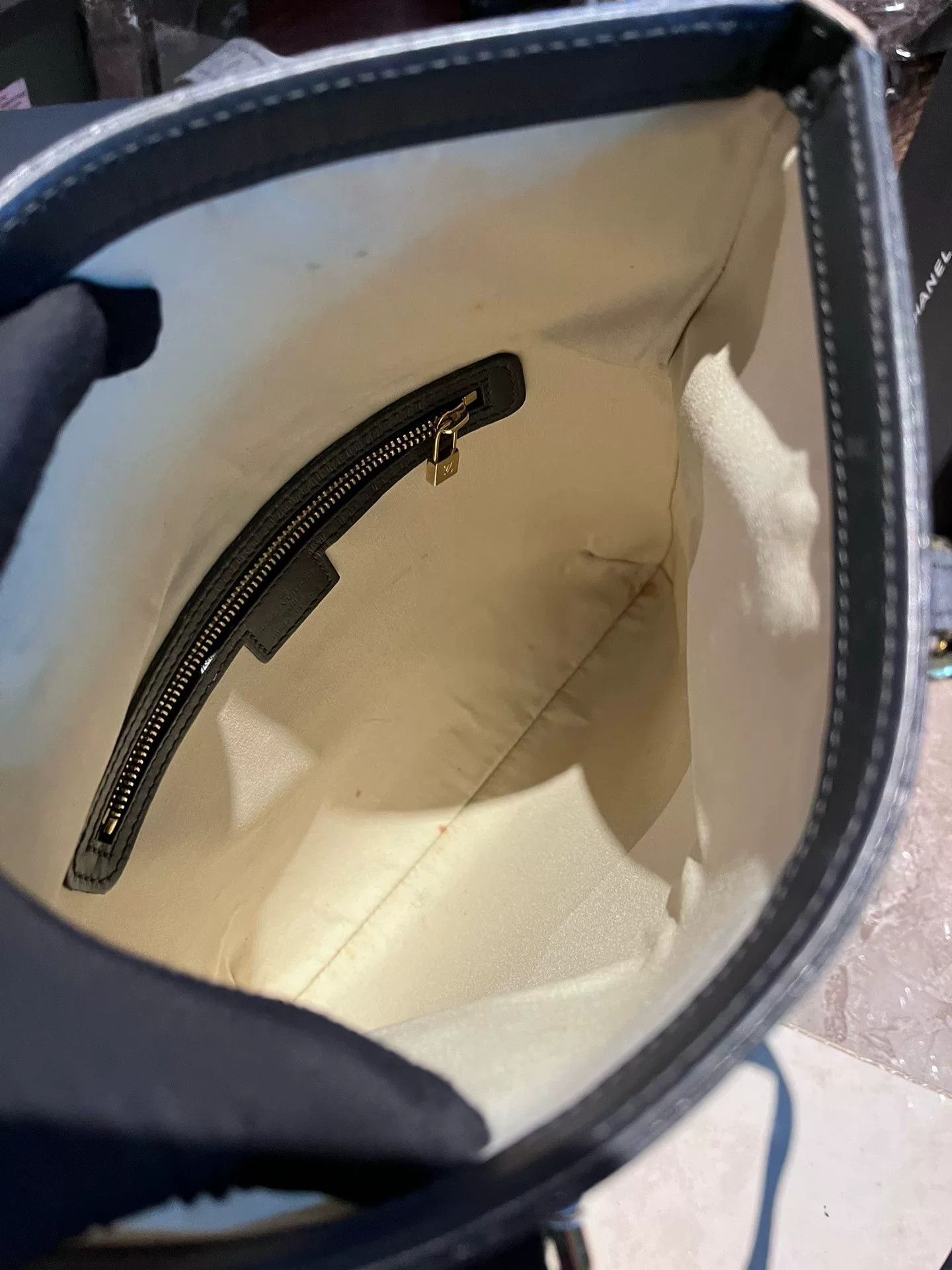Louis Vuitton Pre-loved Bag Very good condition Size ONE SIZE - 8 Thumbnail