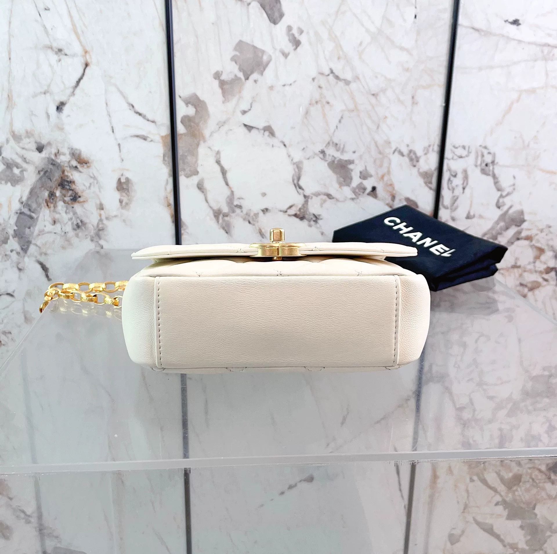 Chanel Pre-loved Bag Very good condition Size ONE SIZE - 4 Thumbnail