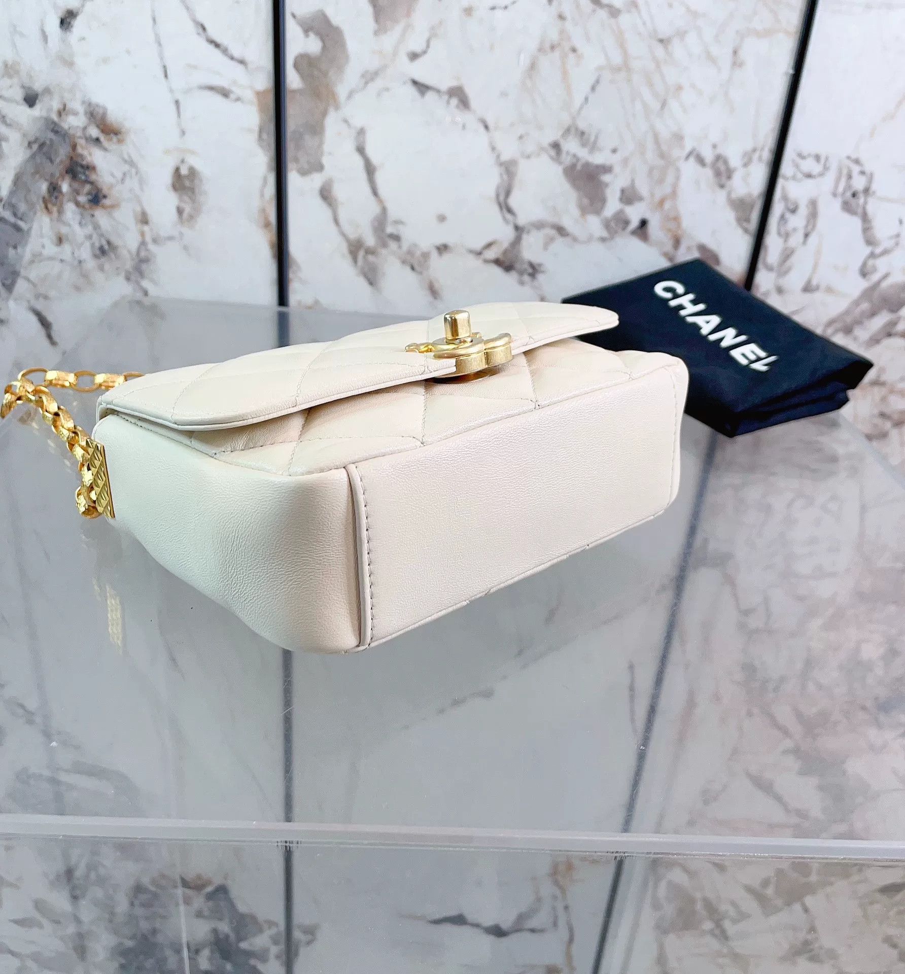 Chanel Pre-loved Bag Very good condition Size ONE SIZE - 5 Thumbnail