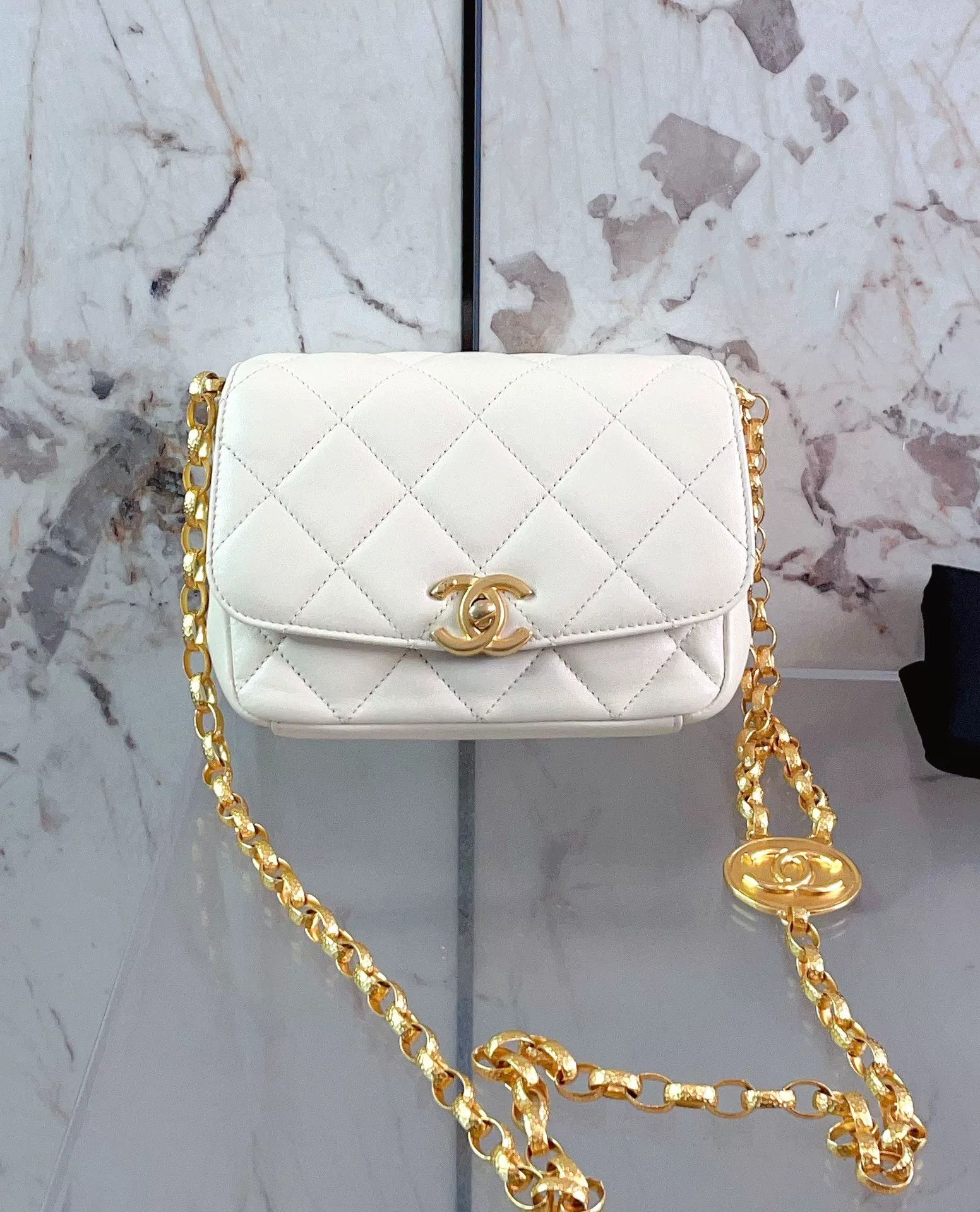 Chanel Pre-loved Bag Very good condition Size ONE SIZE - 6 Thumbnail