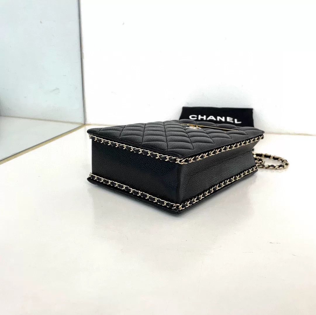 Chanel Pre-loved Bag Very good condition Size ONE SIZE - 5 Thumbnail