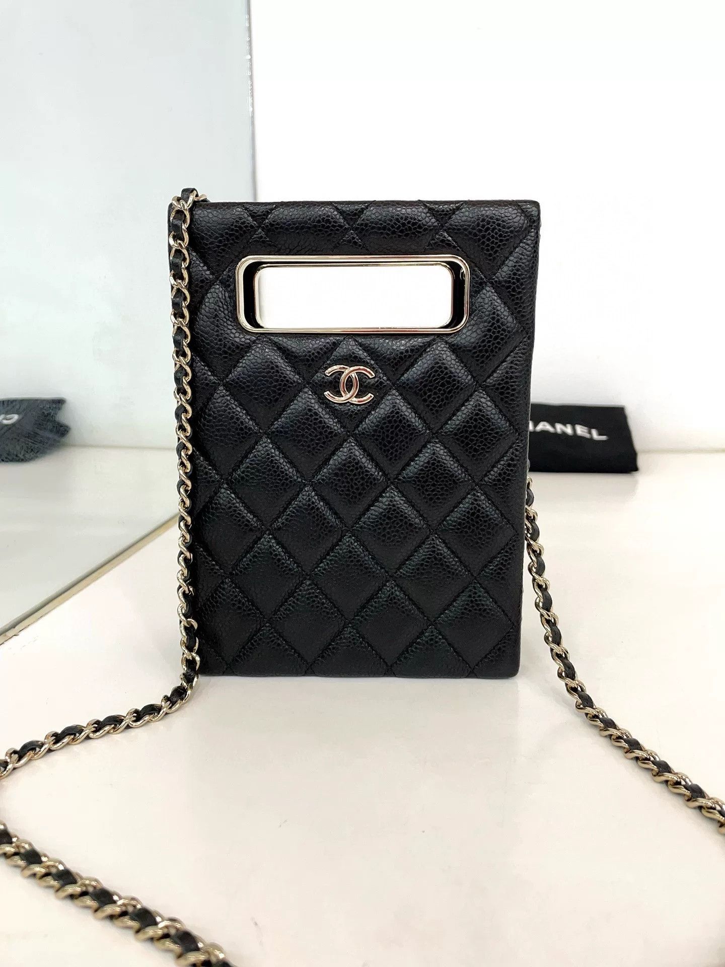 Chanel Pre-loved Bag Very good condition Size ONE SIZE - 6 Thumbnail
