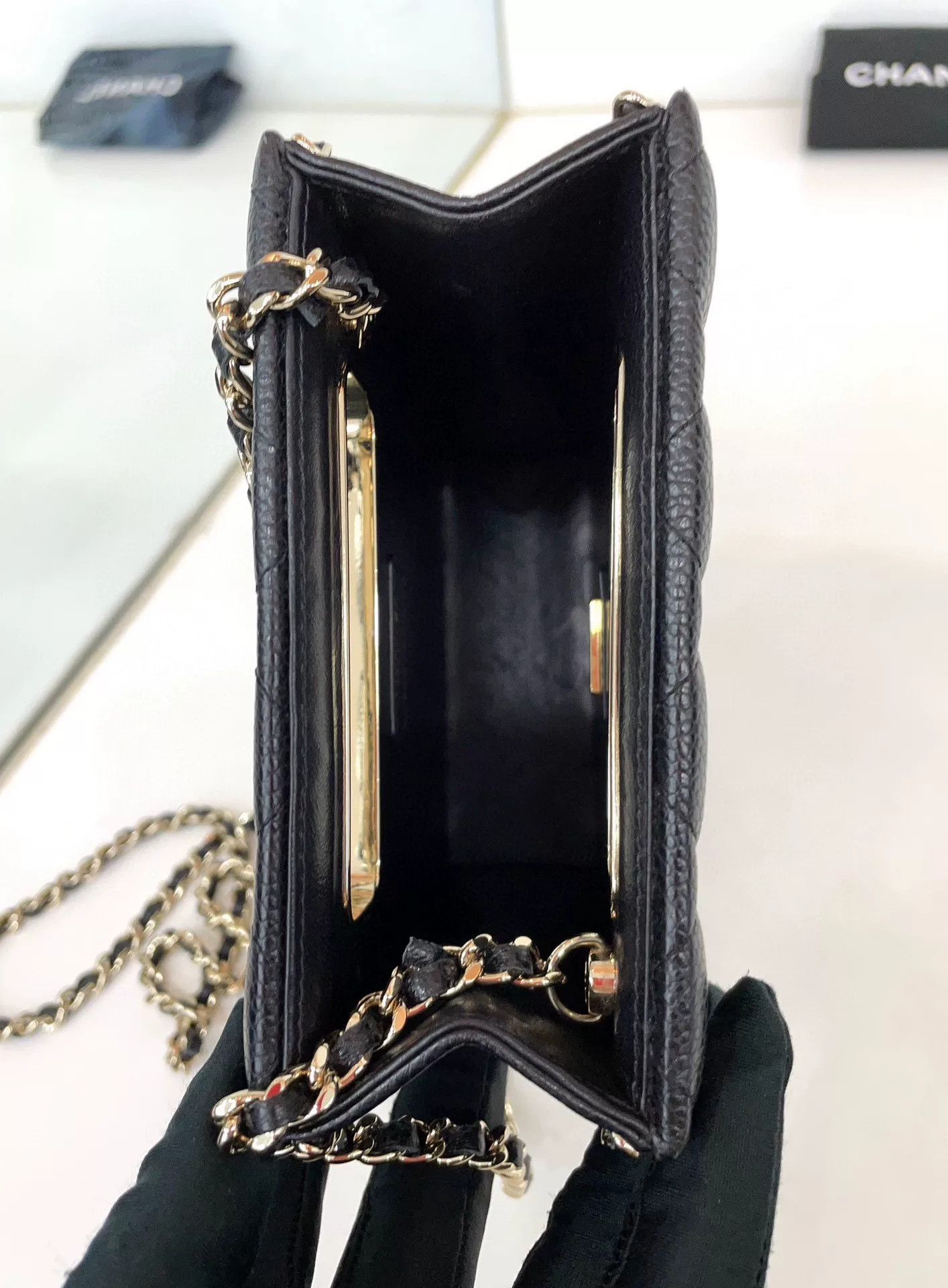 Chanel Pre-loved Bag Very good condition Size ONE SIZE - 9 Thumbnail