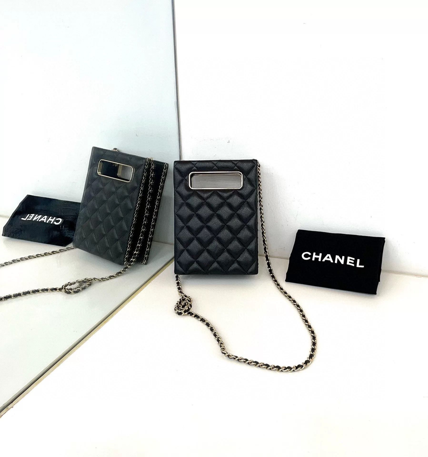 Chanel Pre-loved Bag Very good condition Size ONE SIZE - 2 Thumbnail
