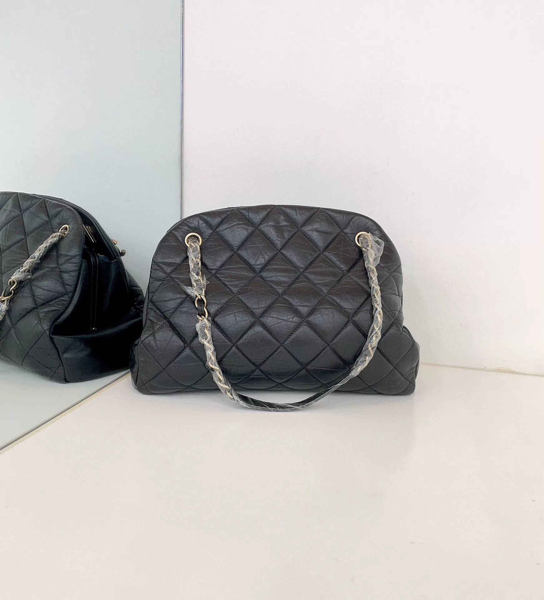 Chanel Pre-loved Bag Very good condition Size ONE SIZE - 2 Thumbnail