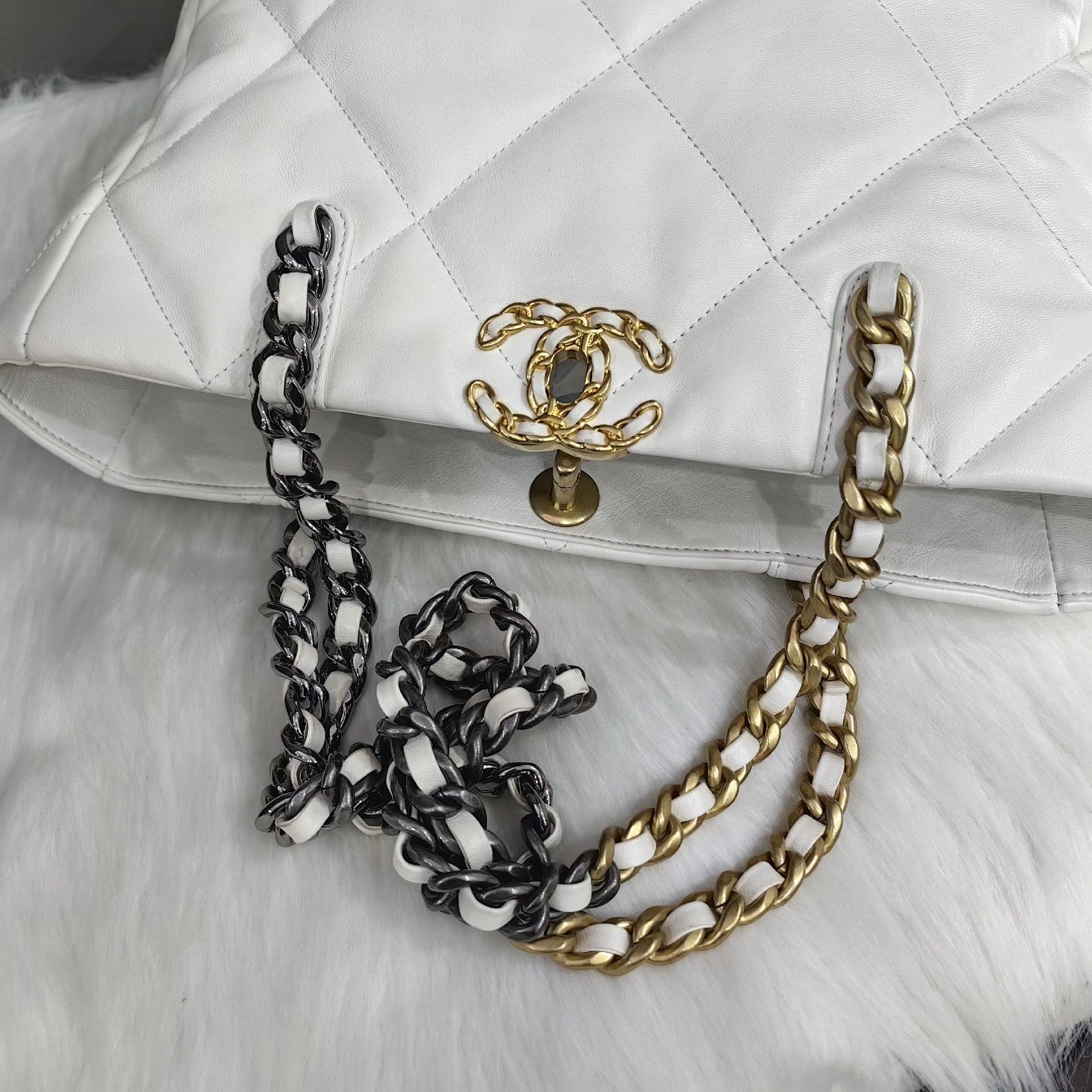 Chanel Pre-loved Bag Very good condition Size ONE SIZE - 6 Thumbnail