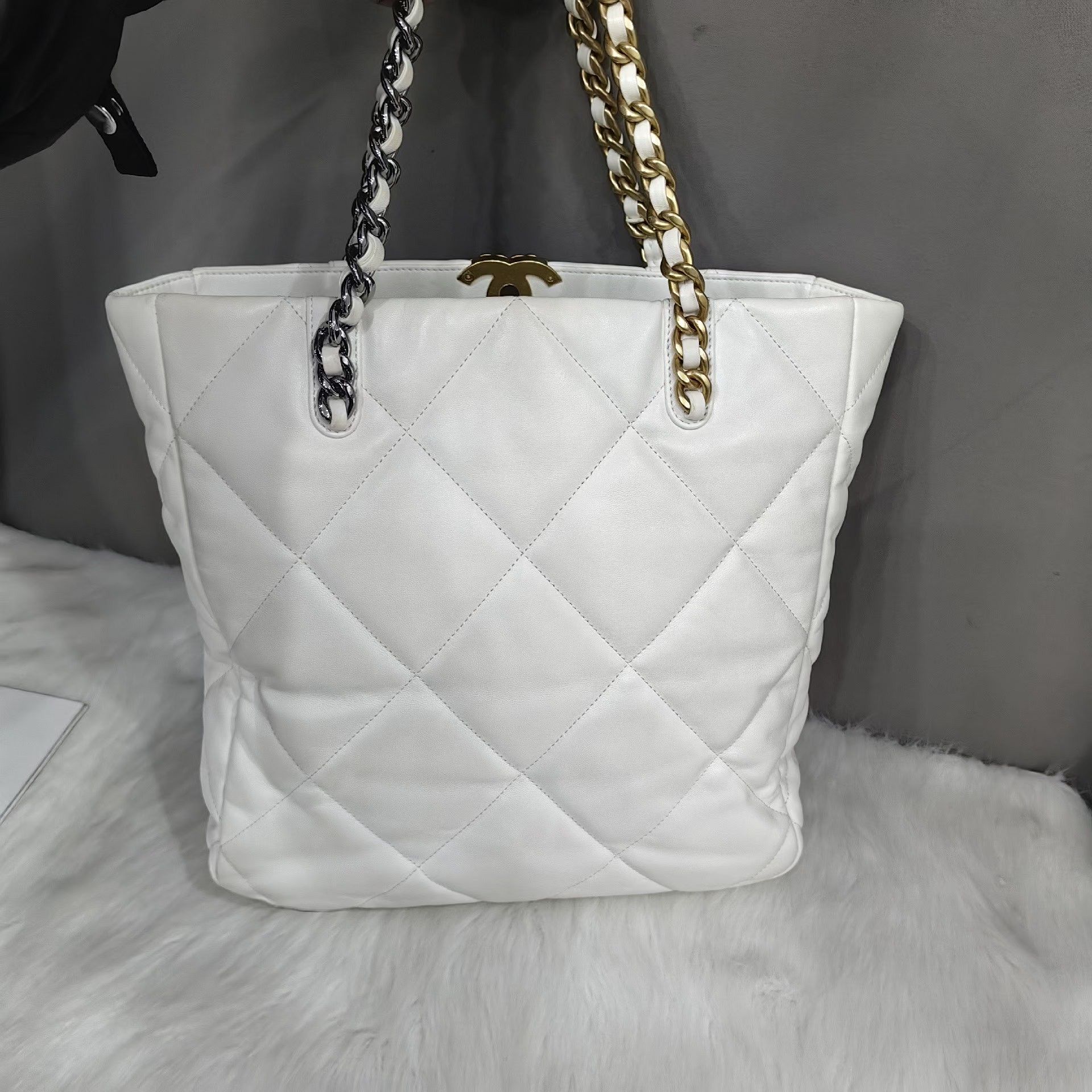 Chanel Pre-loved Bag Very good condition Size ONE SIZE - 2 Thumbnail