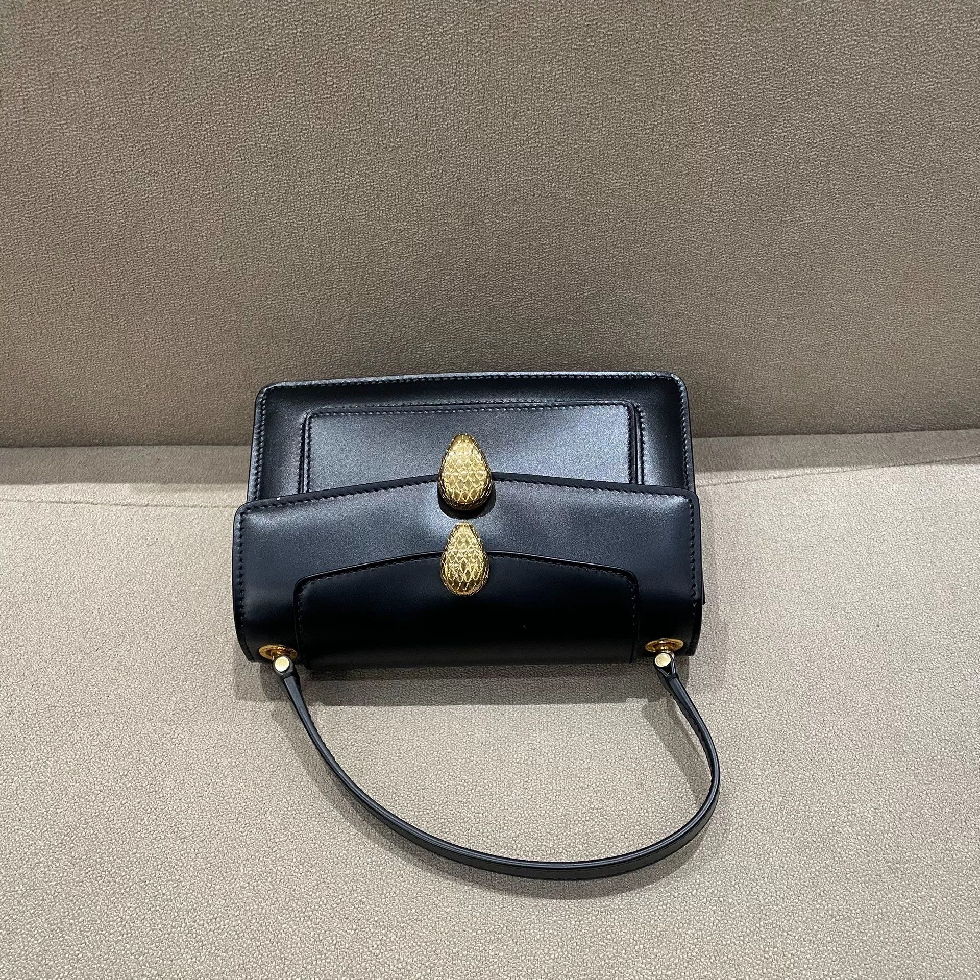 Bvlgari Pre-loved Bag Very good condition Size ONE SIZE - 7 Thumbnail