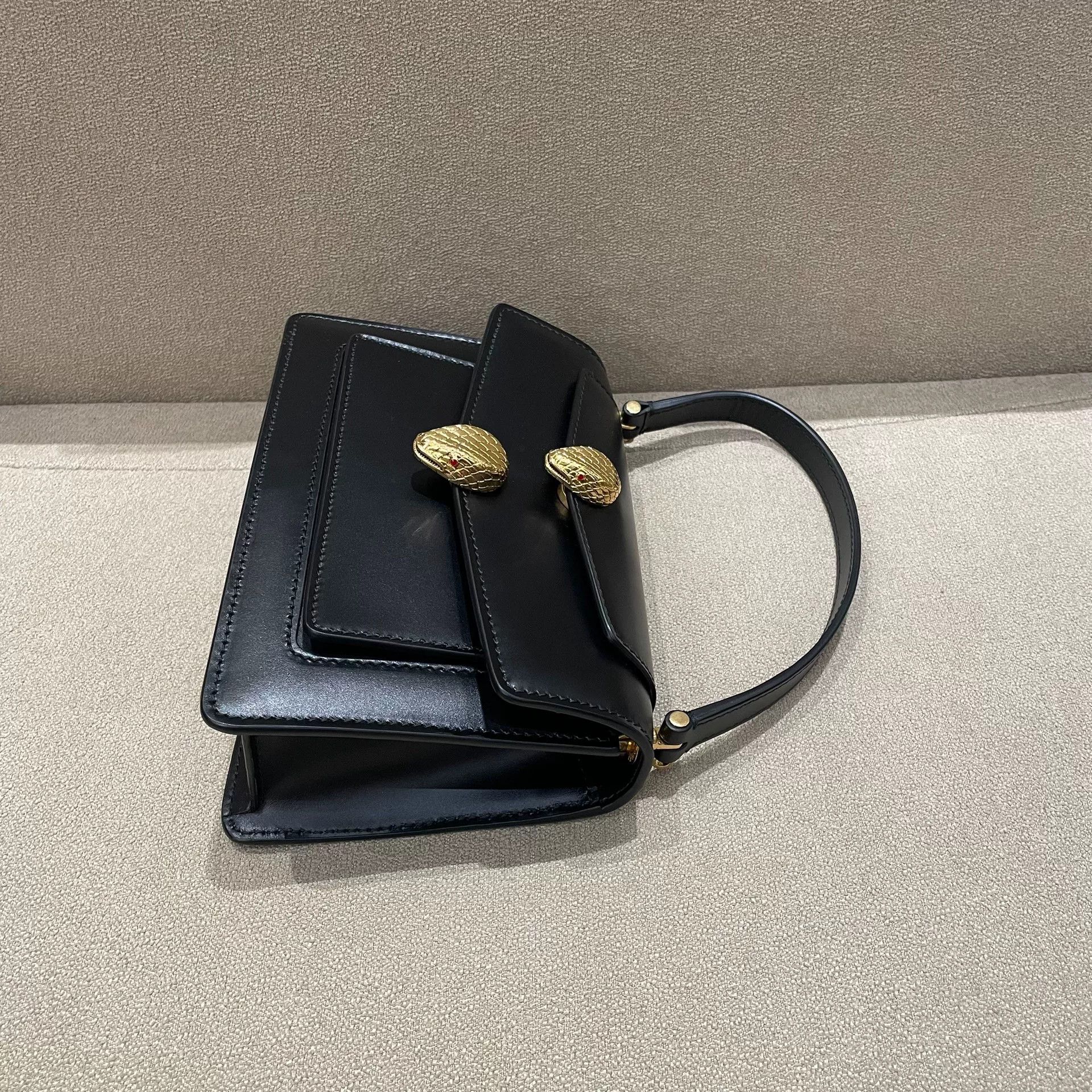 Bvlgari Pre-loved Bag Very good condition Size ONE SIZE - 4 Thumbnail