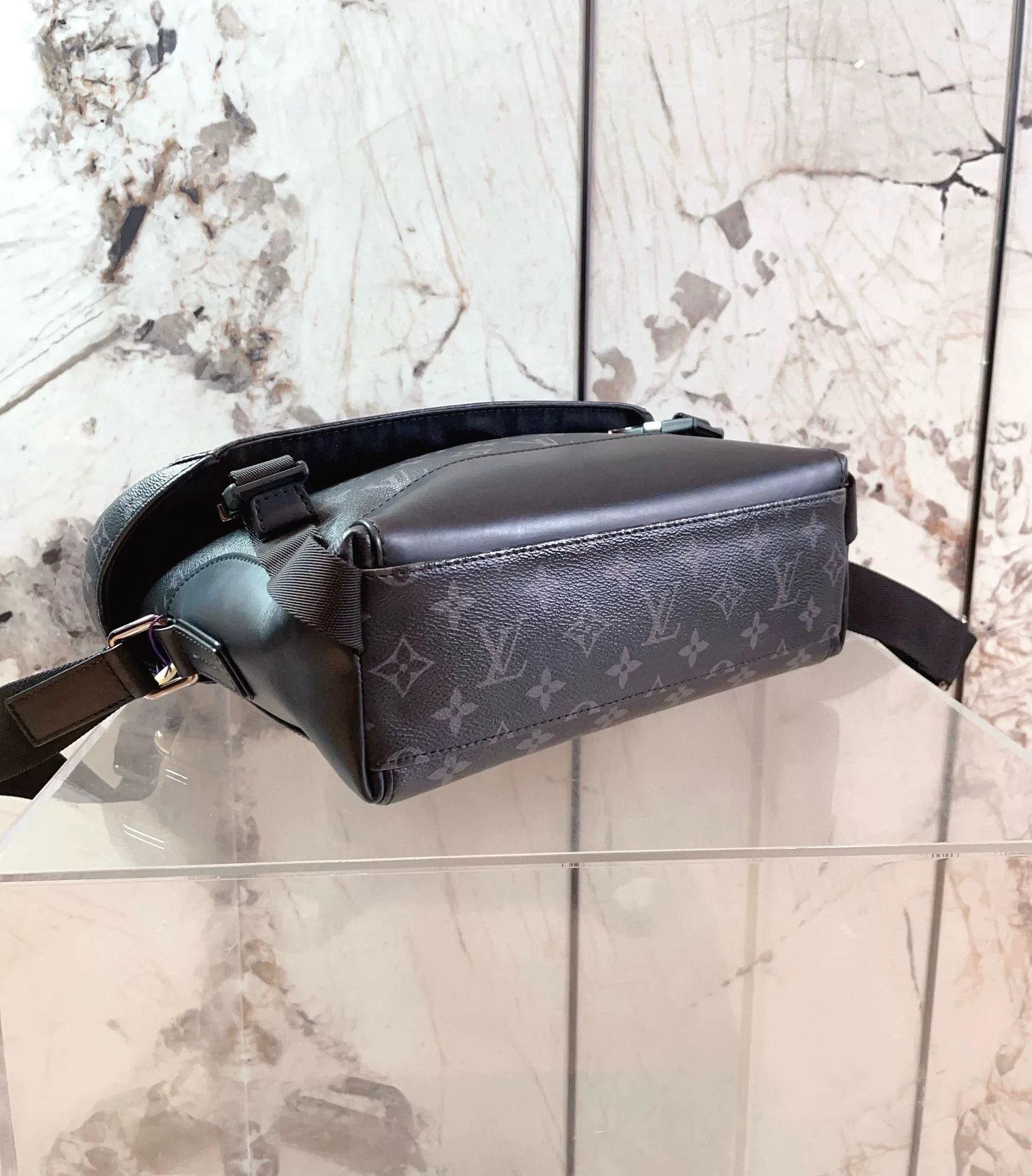 Louis Vuitton Pre-loved Bag Very good condition Size ONE SIZE - 5 Thumbnail