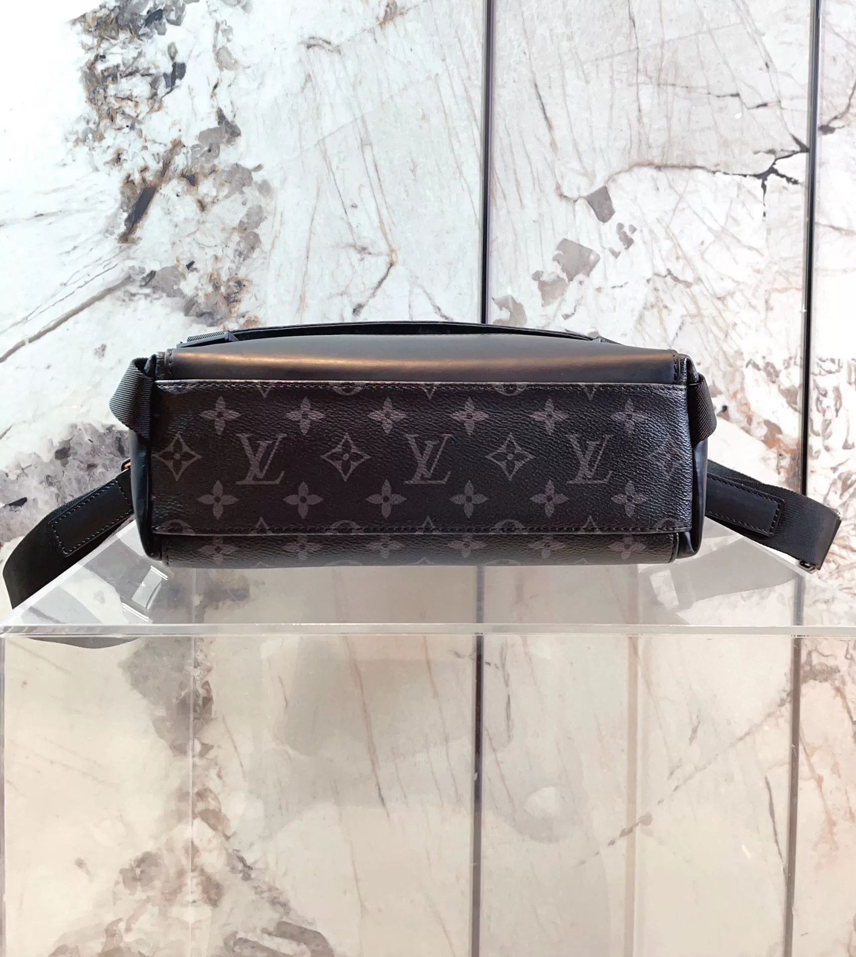 Louis Vuitton Pre-loved Bag Very good condition Size ONE SIZE - 4 Thumbnail