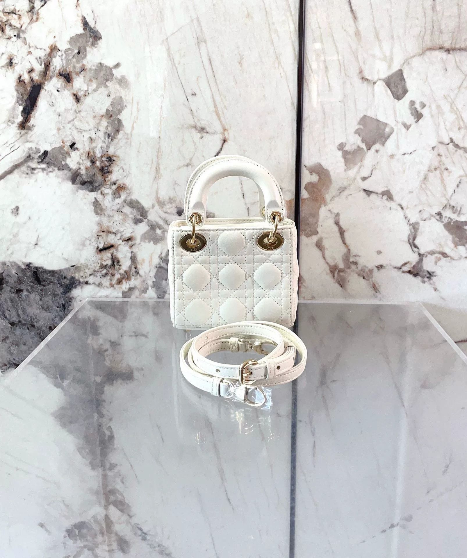 Dior Pre-loved Bag Very good condition Size ONE SIZE - 2 Thumbnail