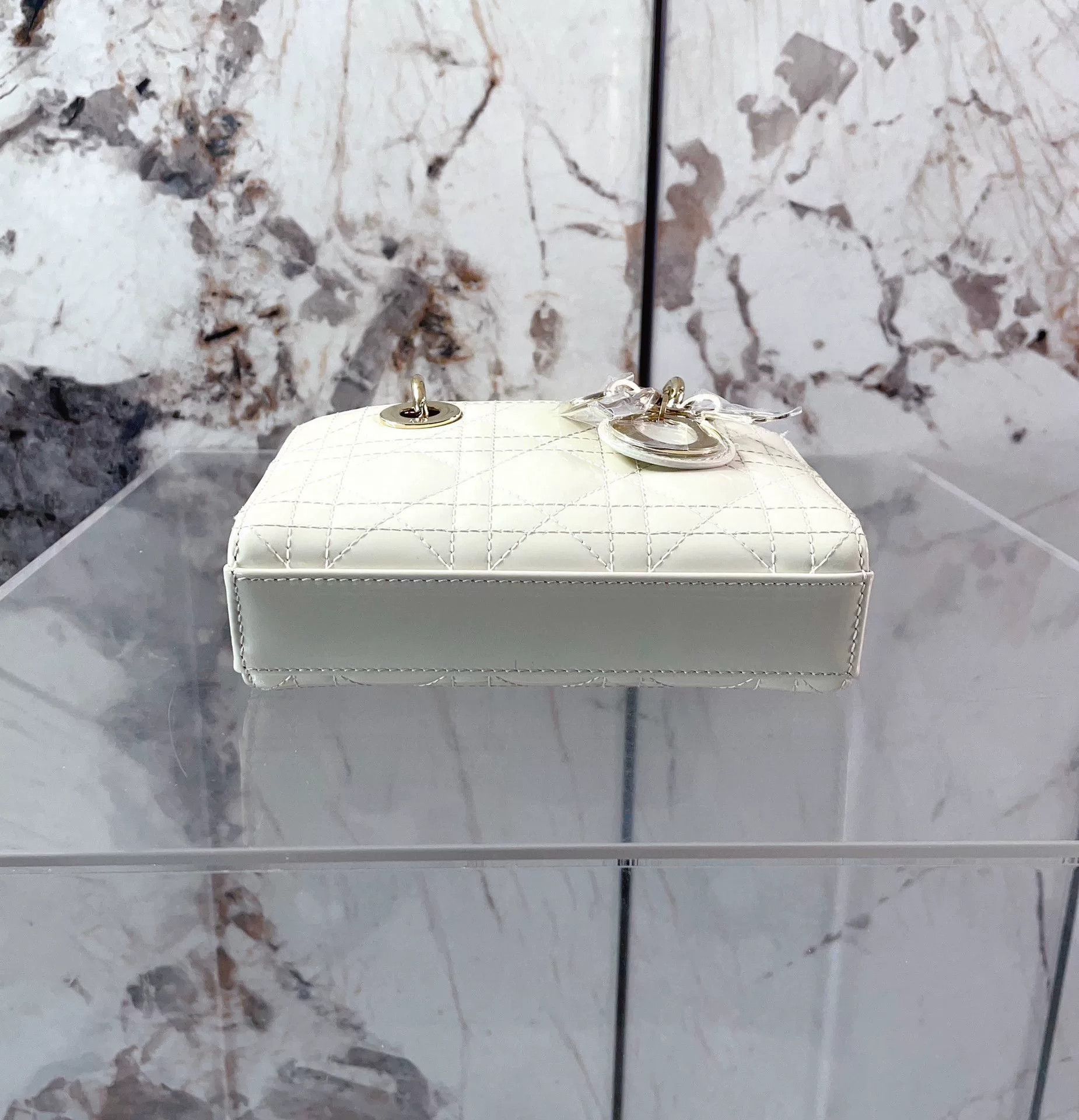 Dior Pre-loved Bag Very good condition Size ONE SIZE - 4 Thumbnail