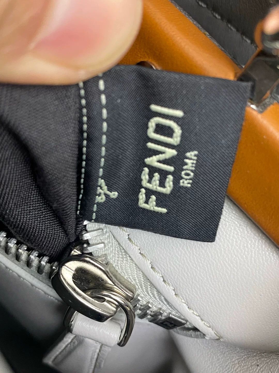 Fendi Pre-loved Bag Very good condition Size ONE SIZE - 3 Thumbnail