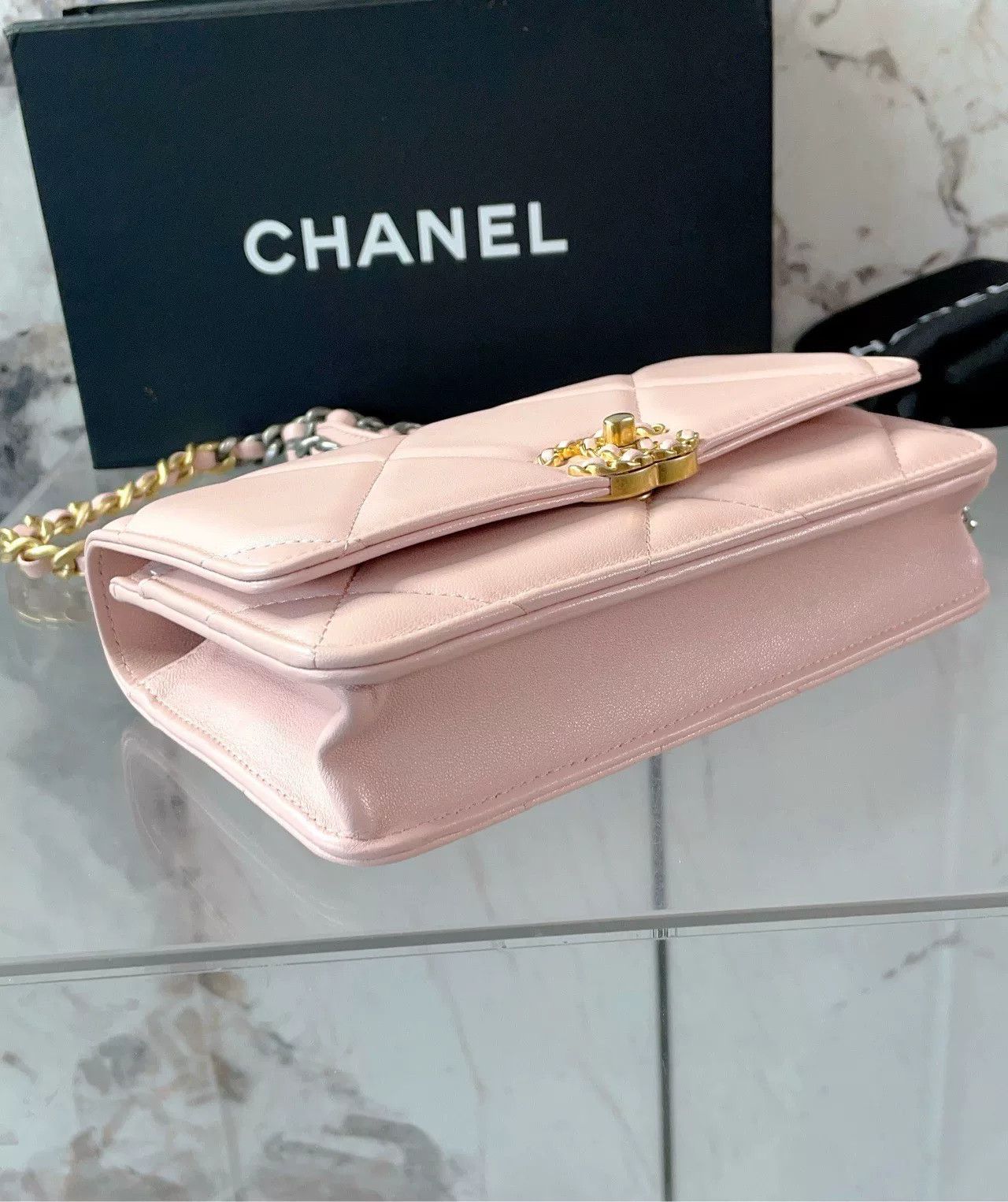 Chanel Pre-loved Bag Very good condition Size ONE SIZE - 5 Thumbnail