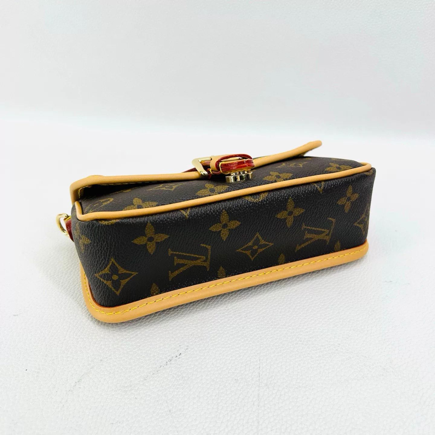 Louis Vuitton Pre-loved Bag Very good condition Size ONE SIZE - 4 Thumbnail