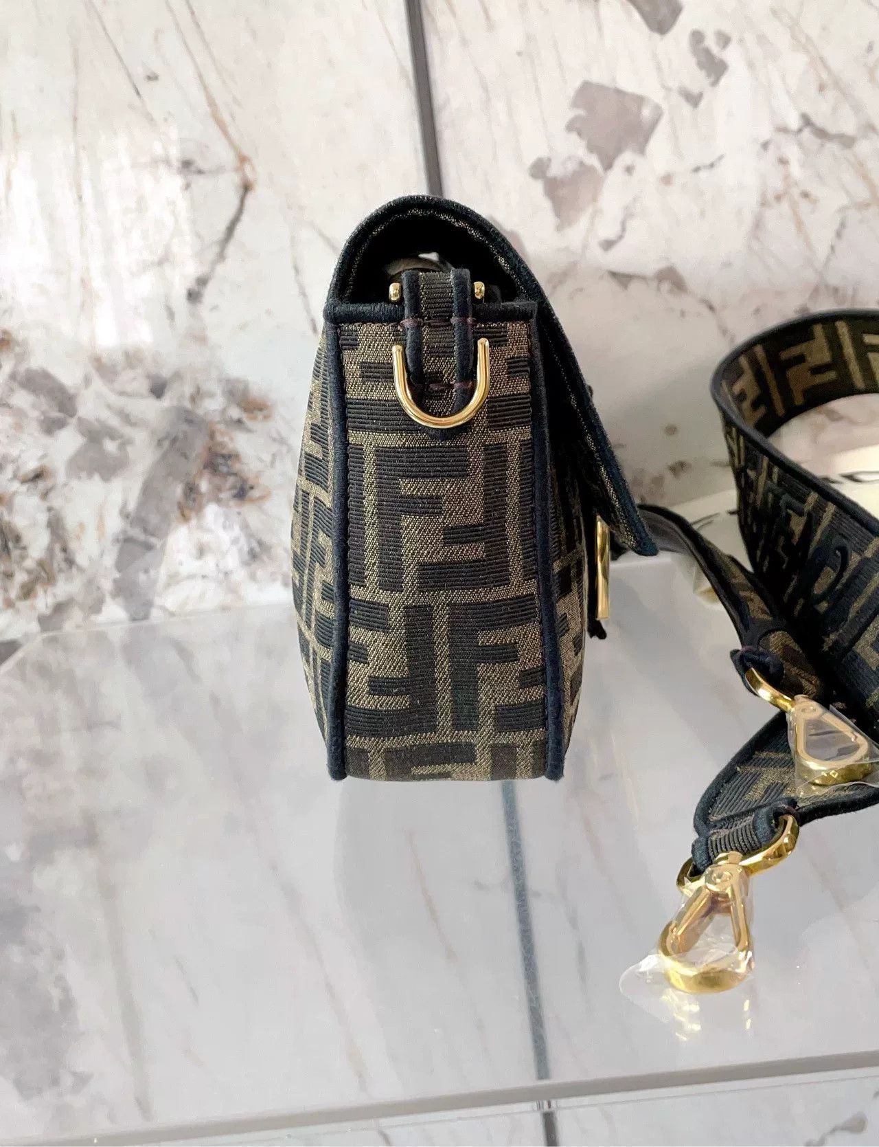 Fendi Pre-loved Bag Very good condition Size ONE SIZE - 3 Thumbnail