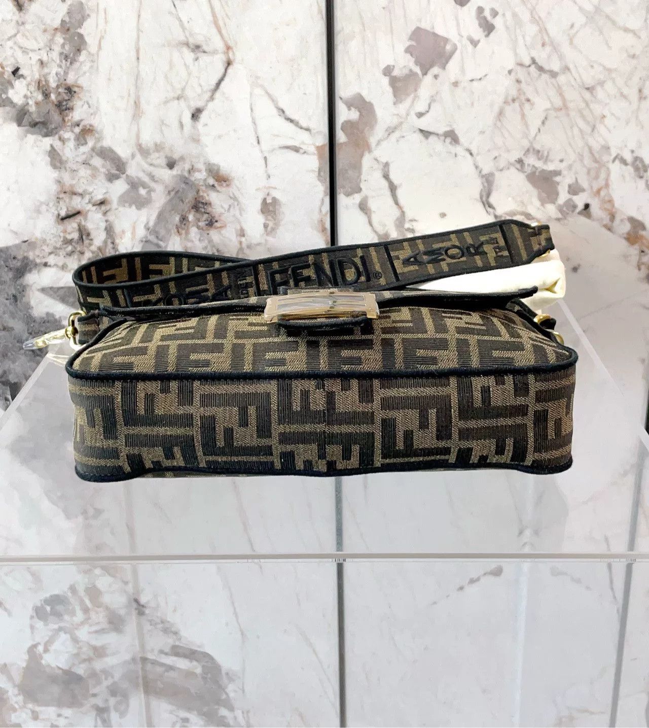 Fendi Pre-loved Bag Very good condition Size ONE SIZE - 4 Thumbnail