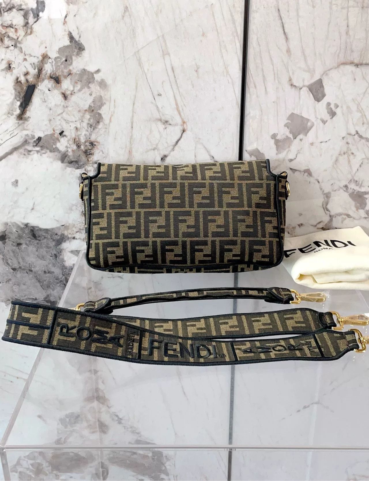 Fendi Pre-loved Bag Very good condition Size ONE SIZE - 2 Thumbnail