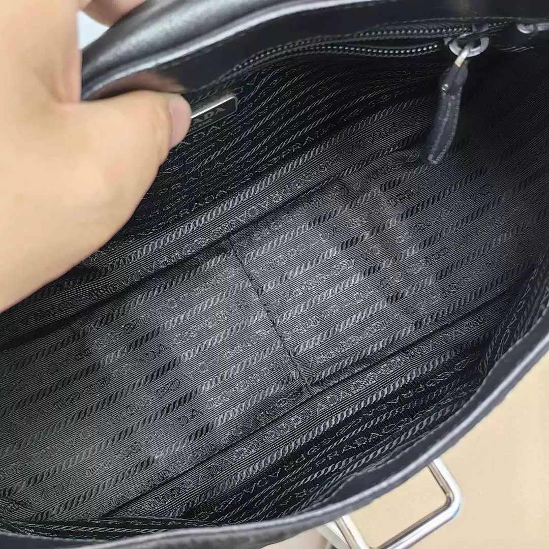 Prada Pre-loved Bag Very good condition Size ONE SIZE - 5 Thumbnail