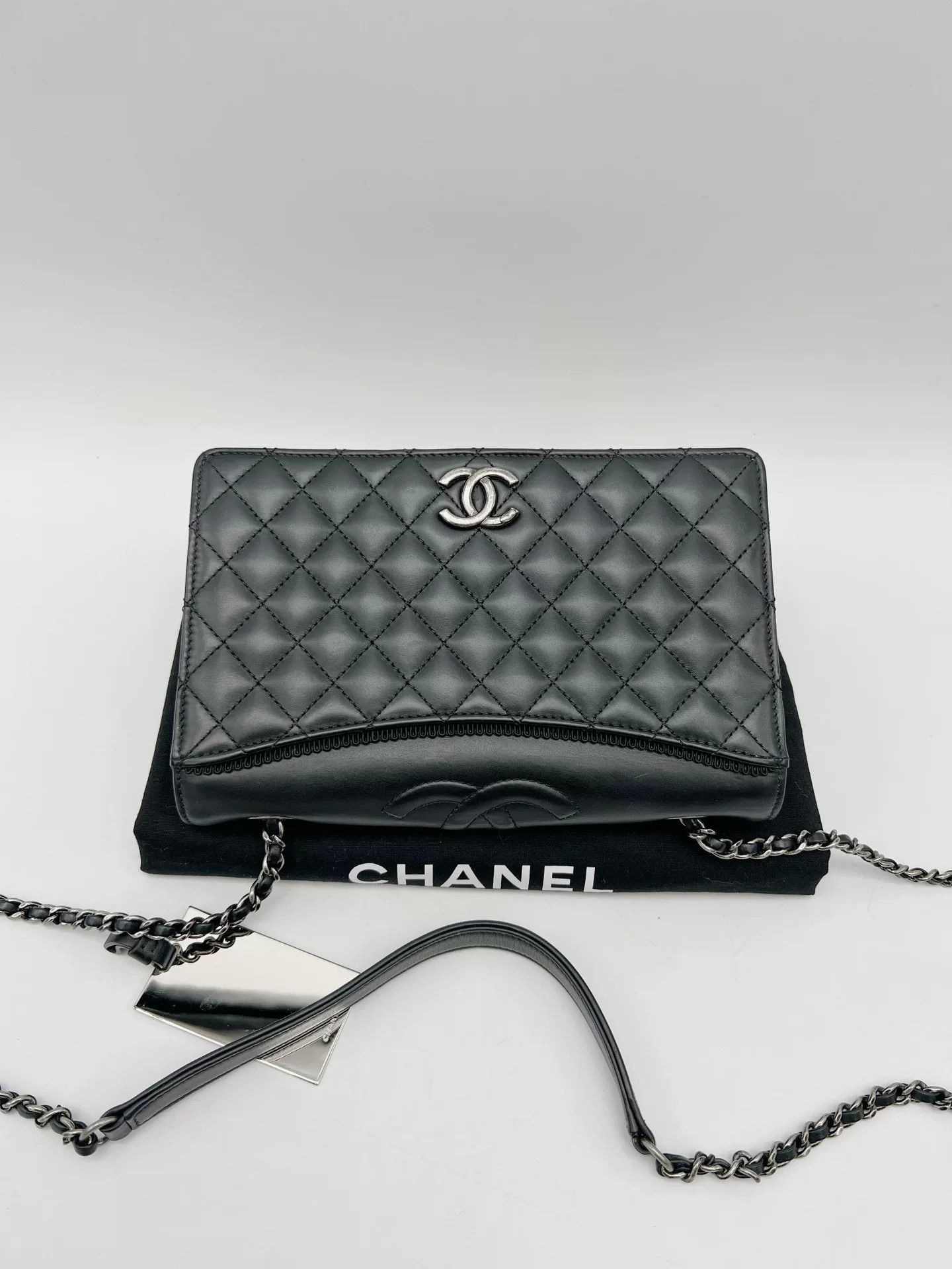 Chanel Pre-loved Bag Very good condition Size ONE SIZE - 5 Thumbnail