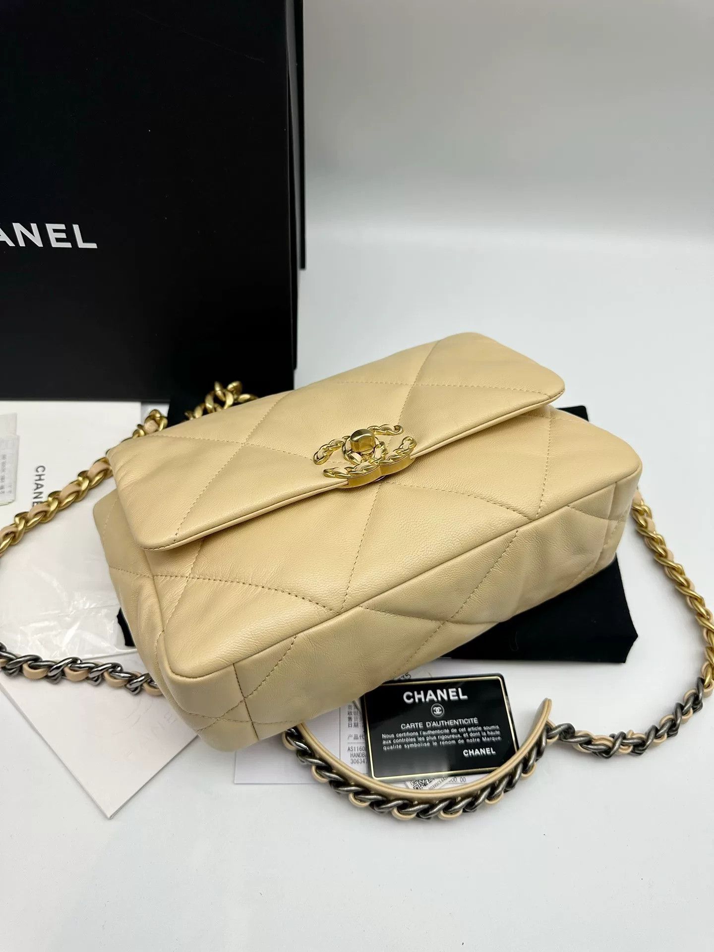 Chanel Pre-loved Bag Very good condition Size ONE SIZE - 3 Thumbnail