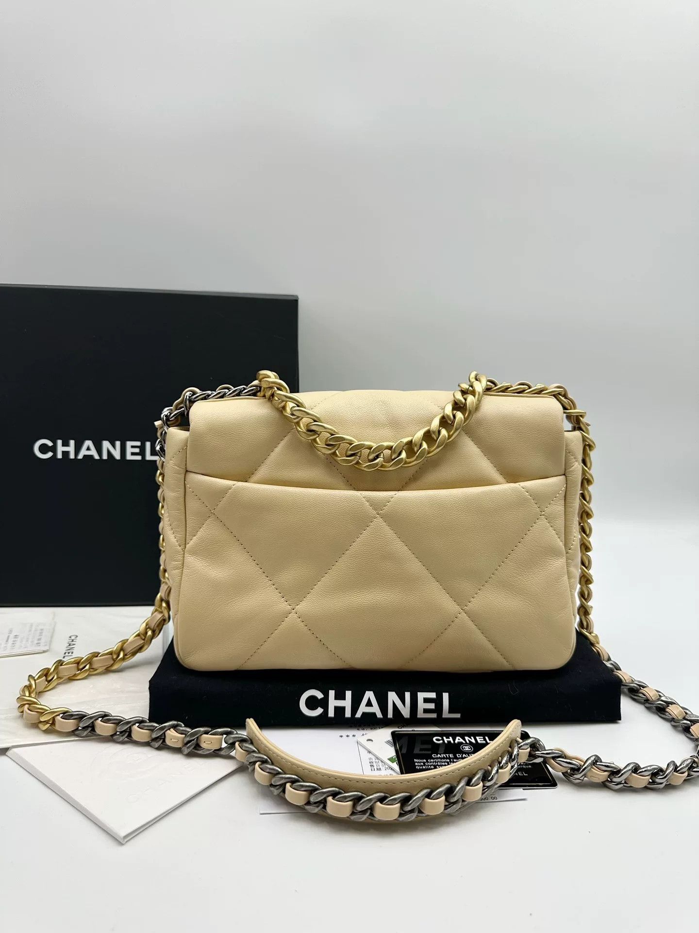 Chanel Pre-loved Bag Very good condition Size ONE SIZE - 2 Thumbnail