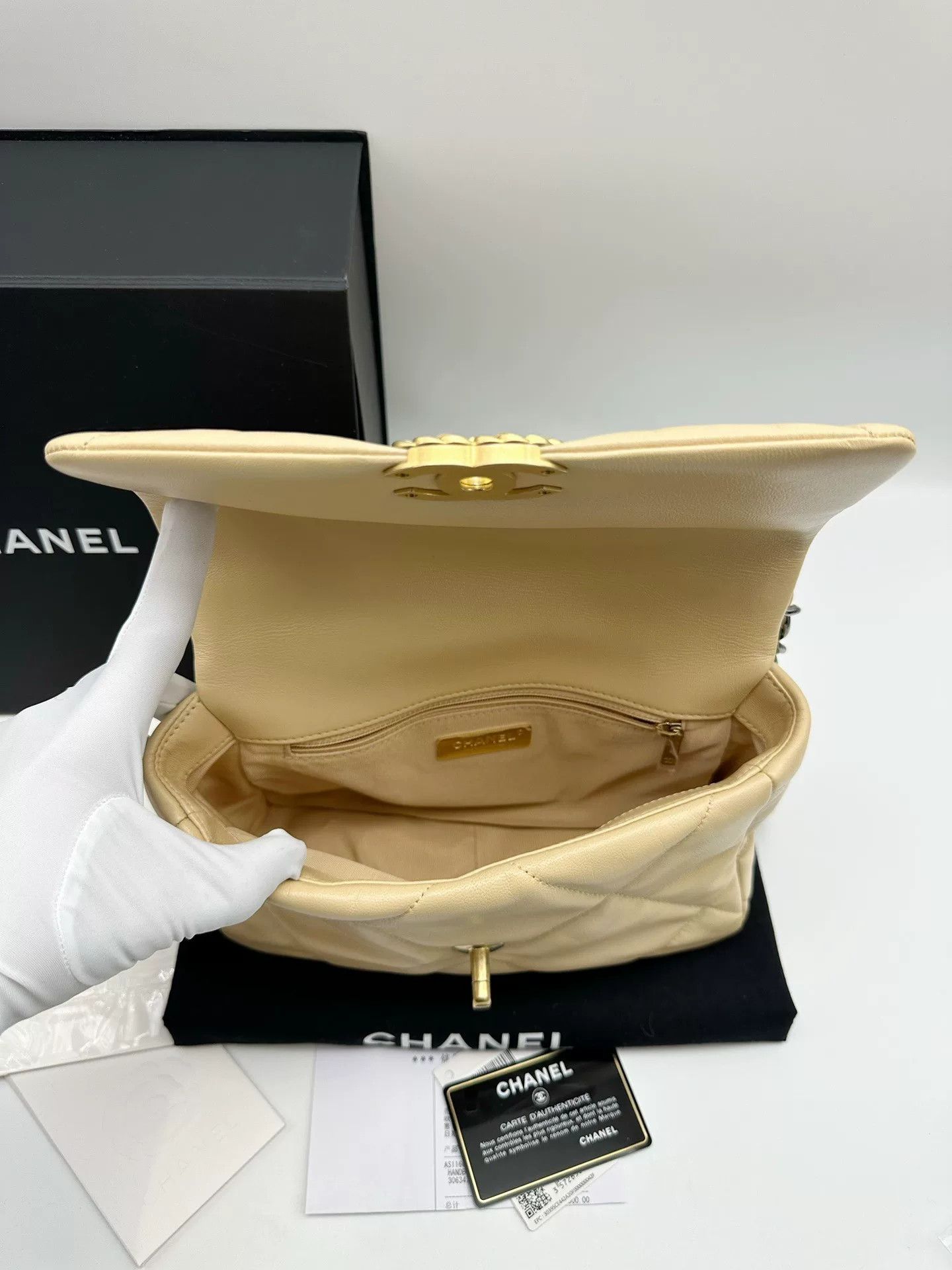 Chanel Pre-loved Bag Very good condition Size ONE SIZE - 7 Thumbnail
