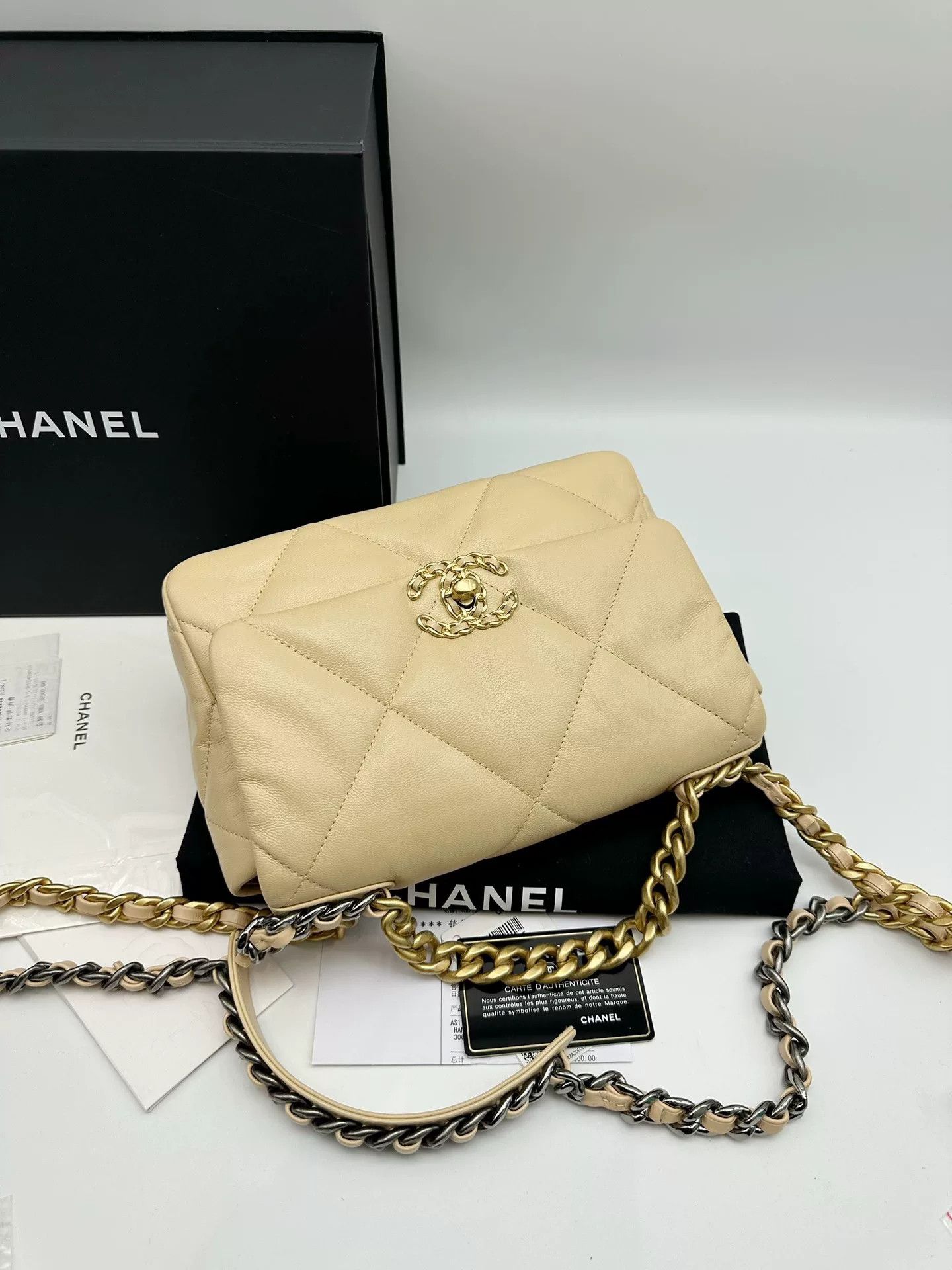 Chanel Pre-loved Bag Very good condition Size ONE SIZE - 5 Thumbnail