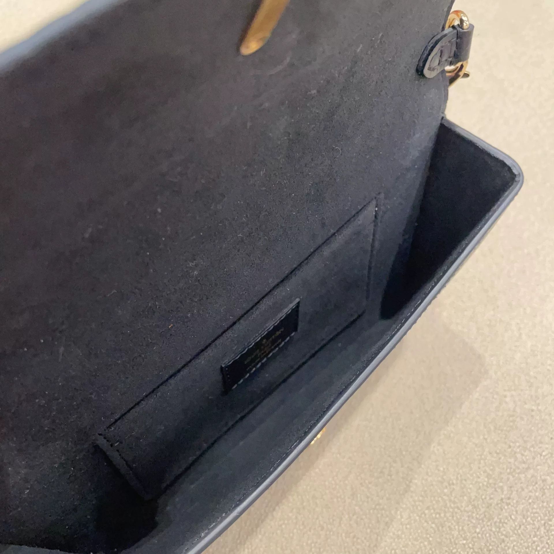 Louis Vuitton Pre-loved Bag Very good condition Size ONE SIZE - 9 Thumbnail