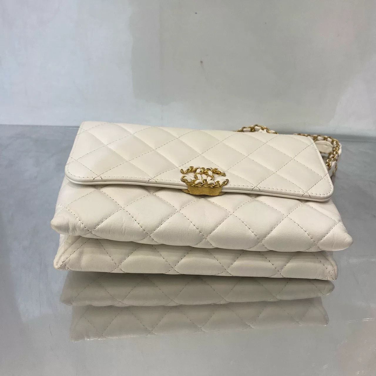 Chanel Pre-loved Bag Very good condition Size ONE SIZE - 5 Thumbnail