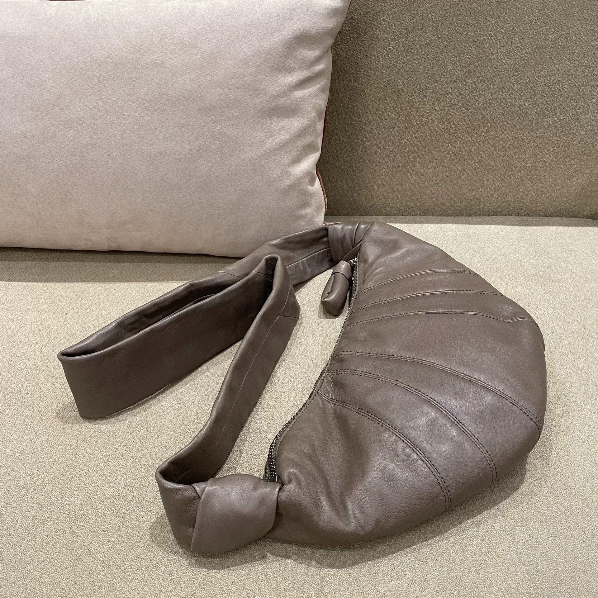 Lemaire Pre-loved Bag Brand new condition Size ONE SIZE - 7 Thumbnail