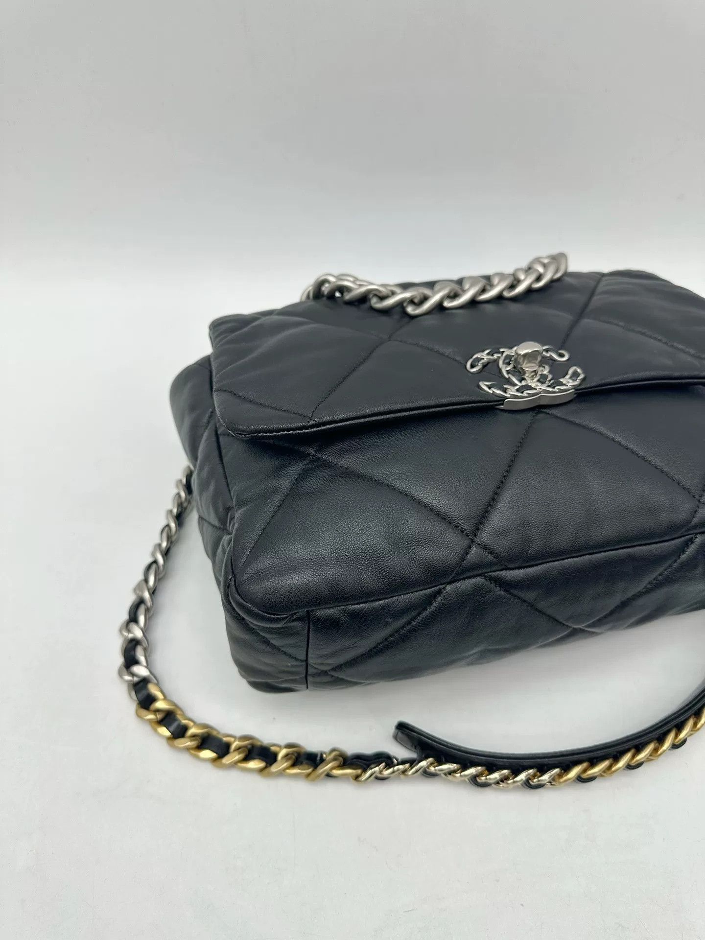 Chanel Pre-loved Bag Very good condition Size ONE SIZE - 3 Thumbnail