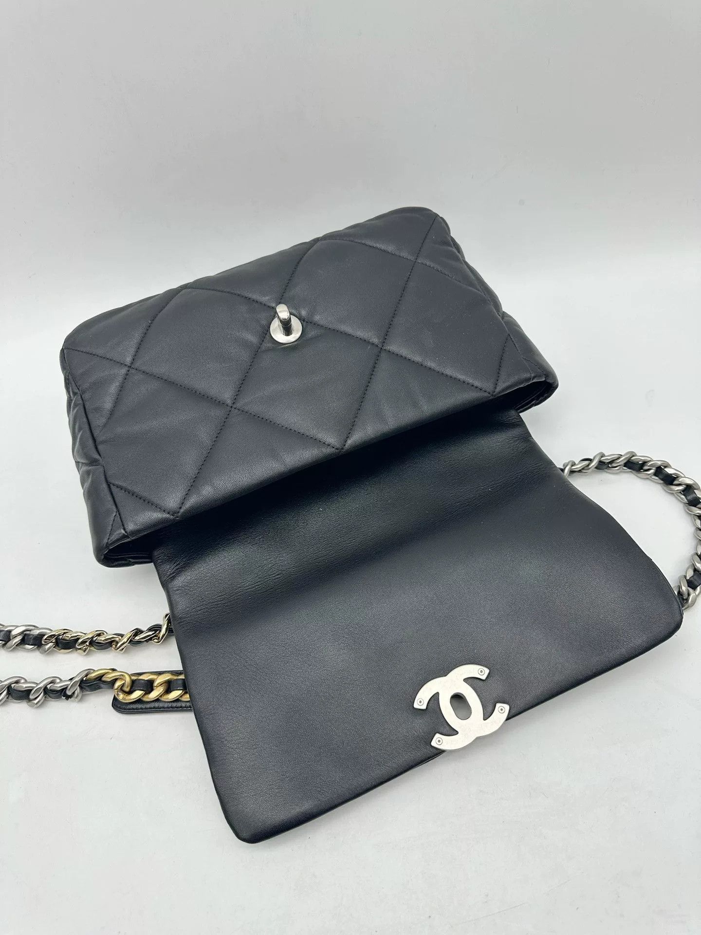 Chanel Pre-loved Bag Very good condition Size ONE SIZE - 5 Thumbnail