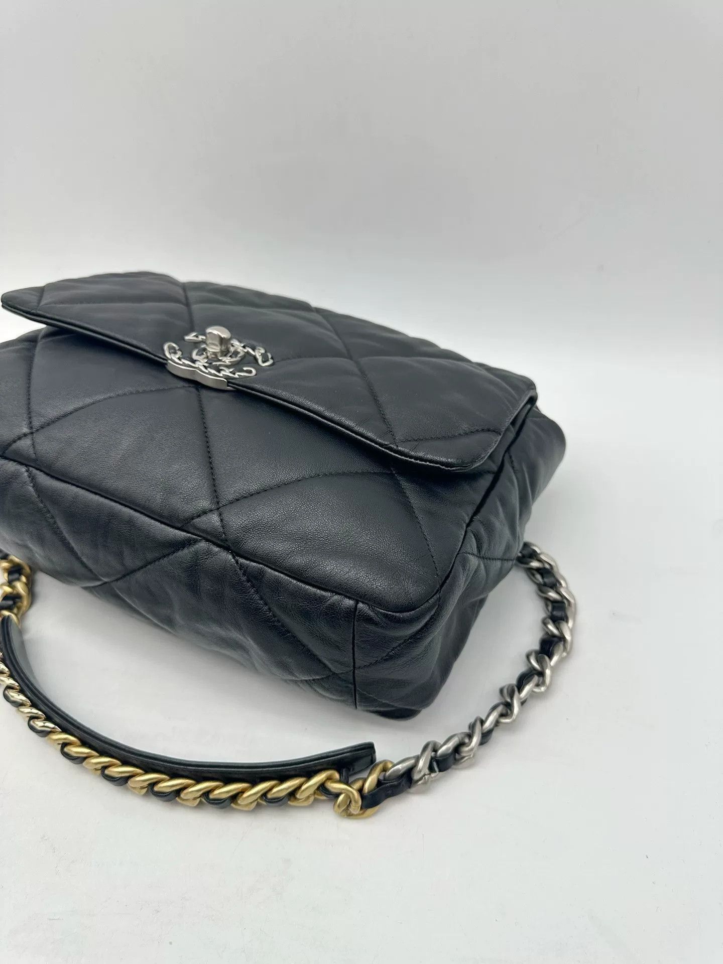 Chanel Pre-loved Bag Very good condition Size ONE SIZE - 4 Thumbnail