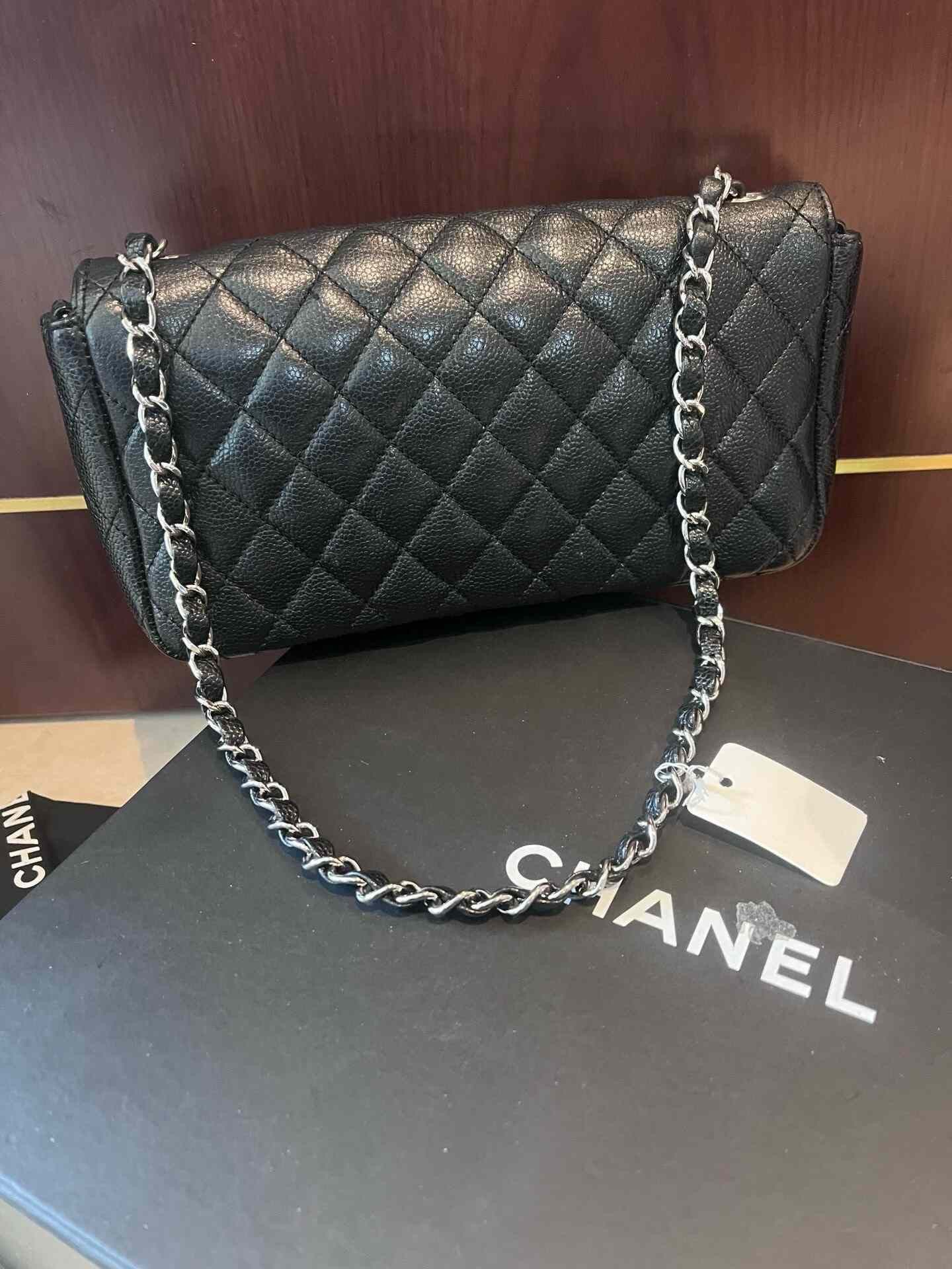 Chanel Pre-loved Bag Very good condition Size ONE SIZE - 2 Thumbnail