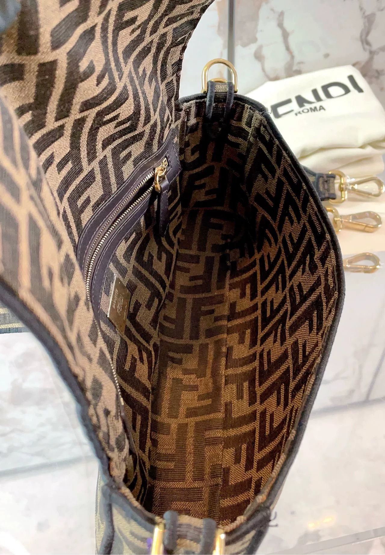 Fendi Pre-loved Bag Very good condition Size ONE SIZE - 9 Thumbnail